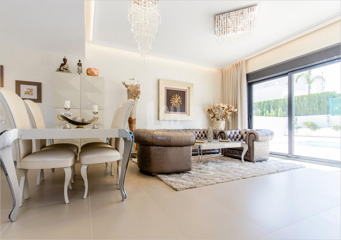 Venta de villa en Campoamor