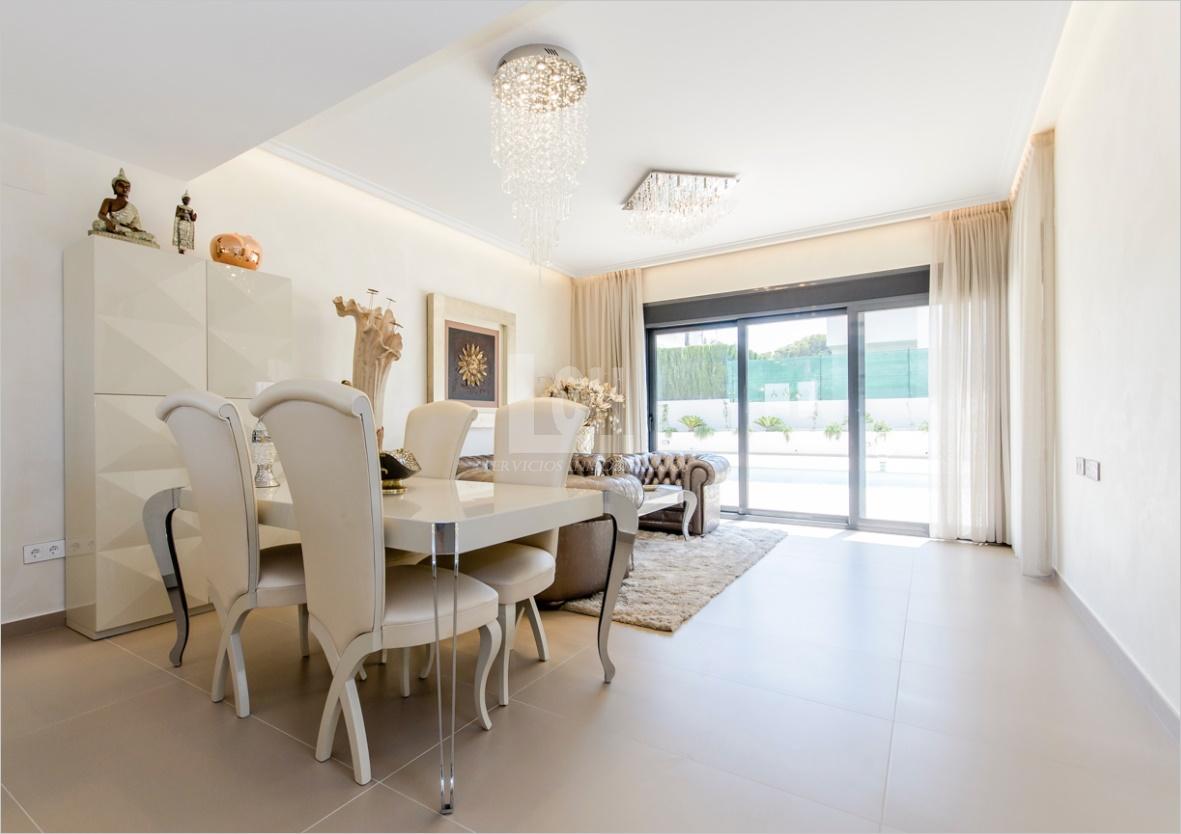 Venta de villa en Campoamor