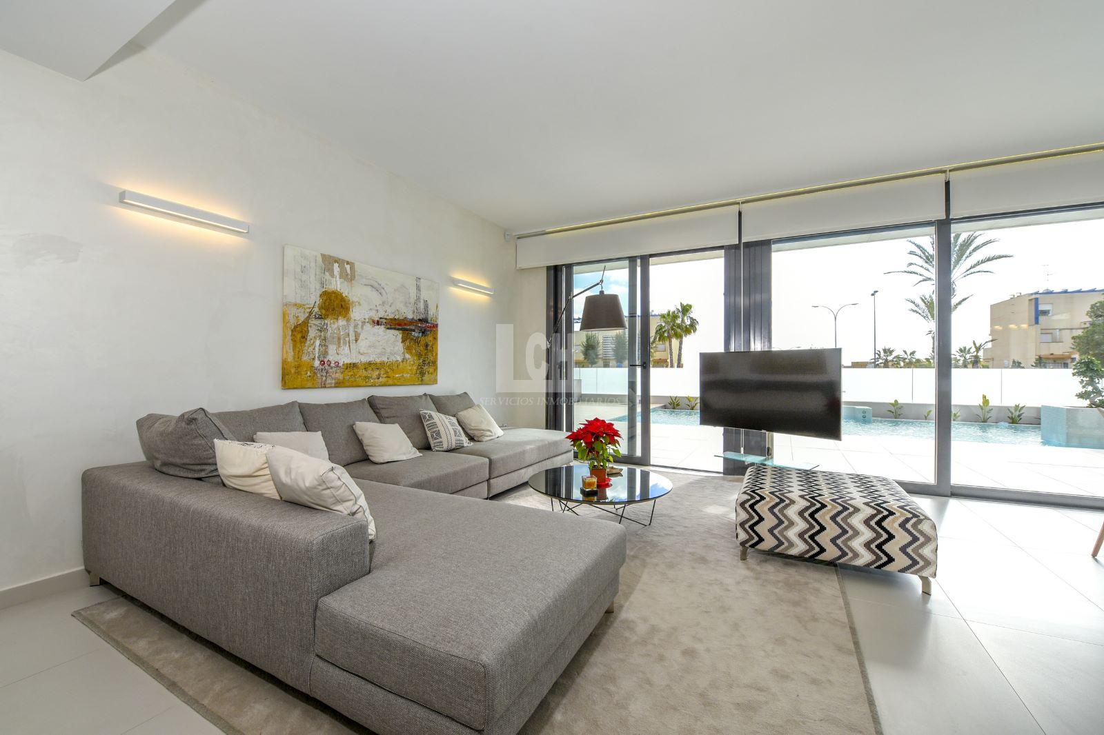 For sale of villa in Campoamor