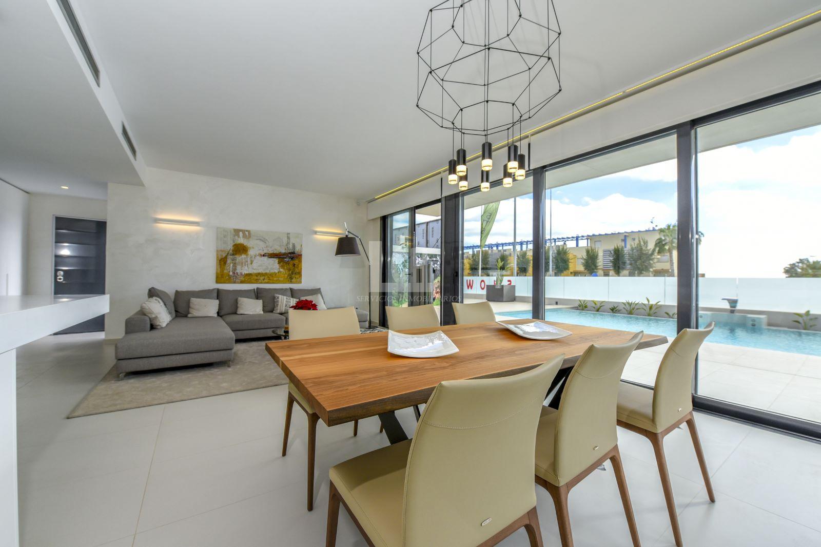 For sale of villa in Campoamor