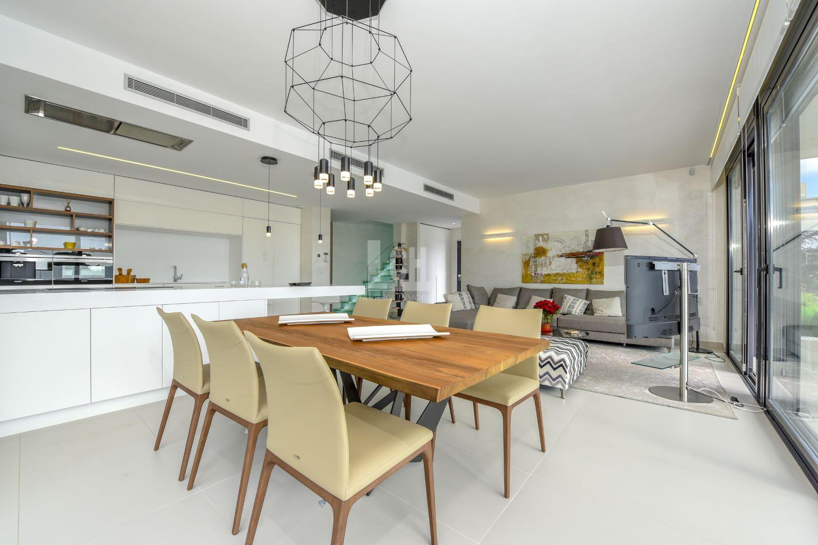 For sale of villa in Campoamor