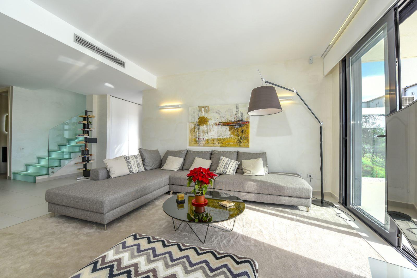 For sale of villa in Campoamor