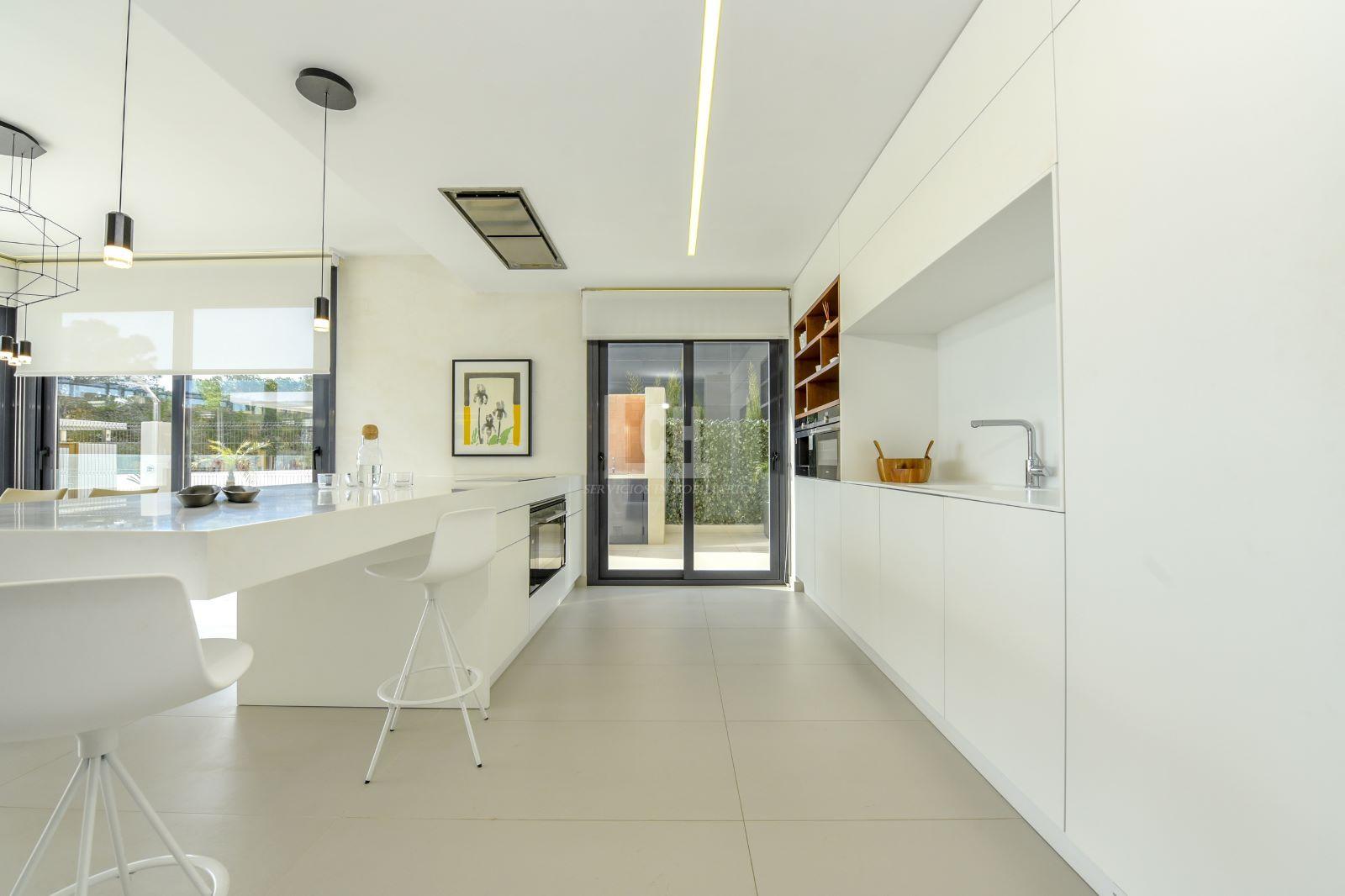 For sale of villa in Campoamor