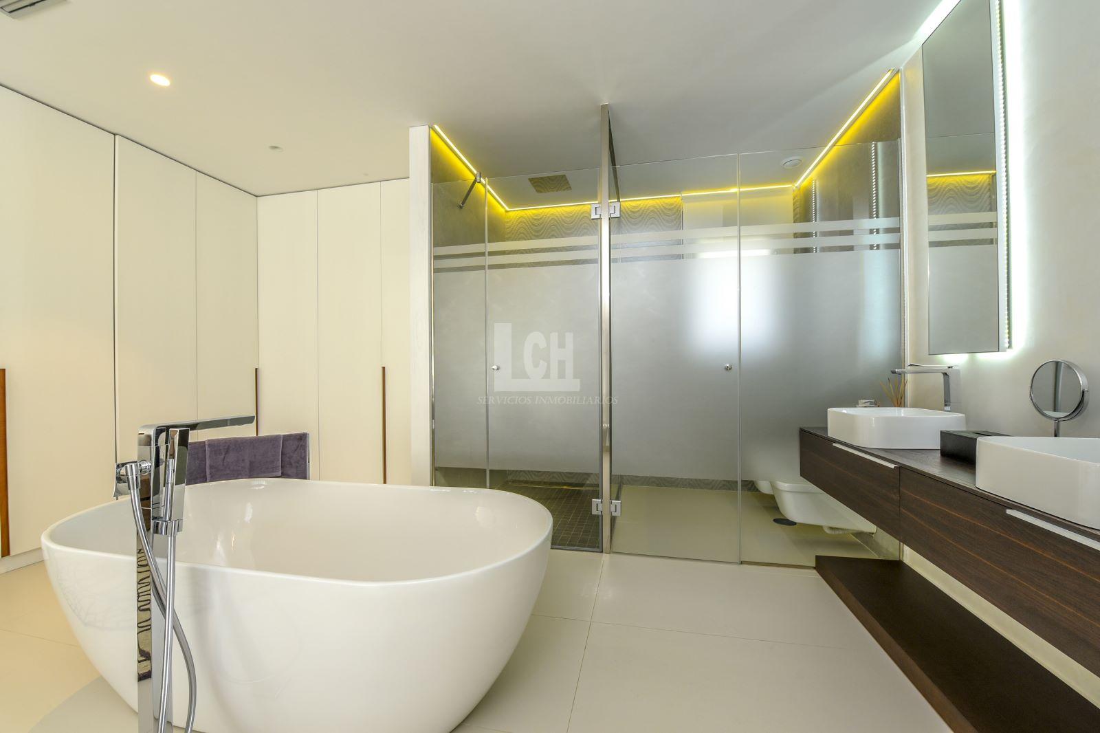 For sale of villa in Campoamor