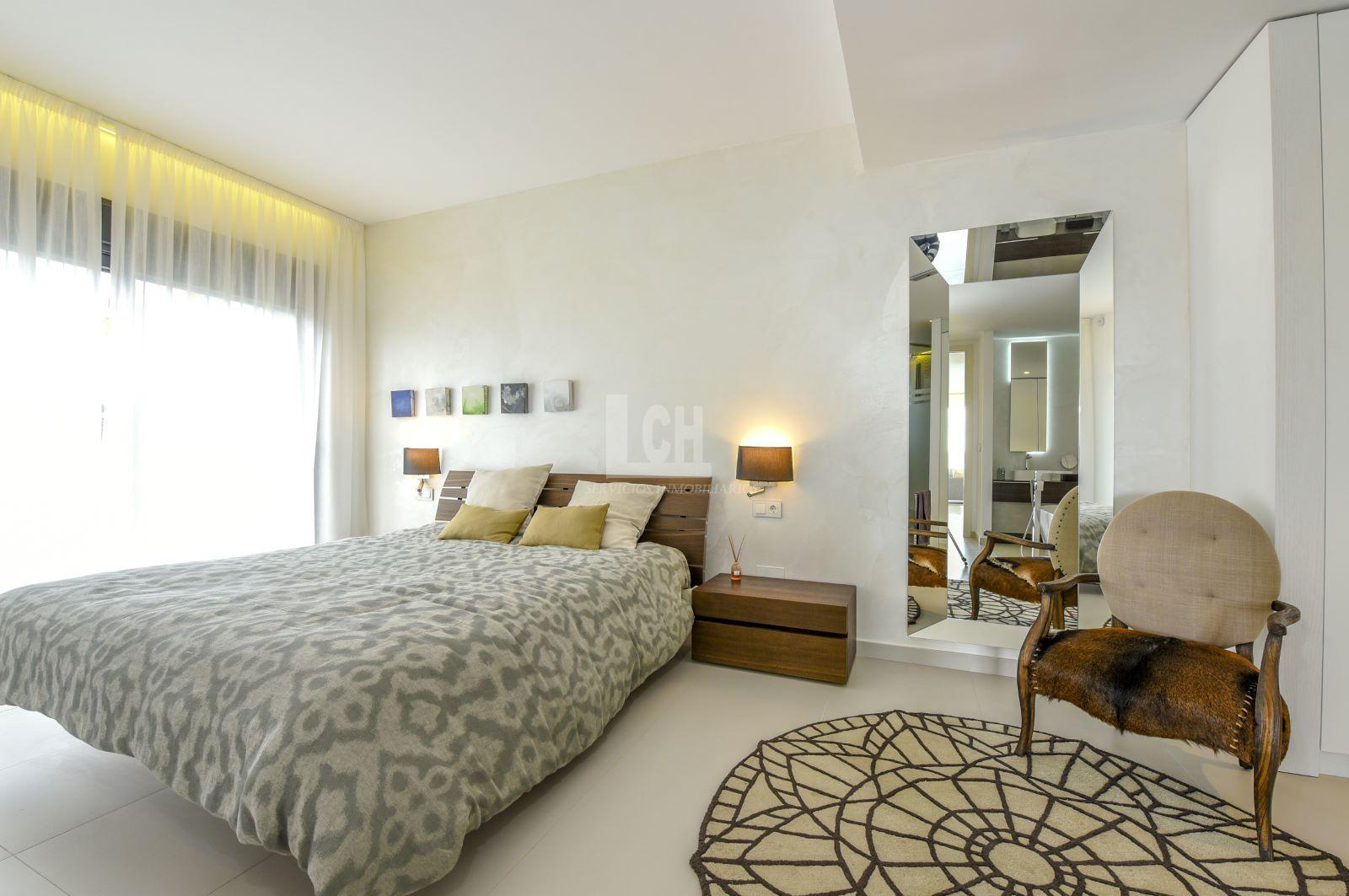 For sale of villa in Campoamor