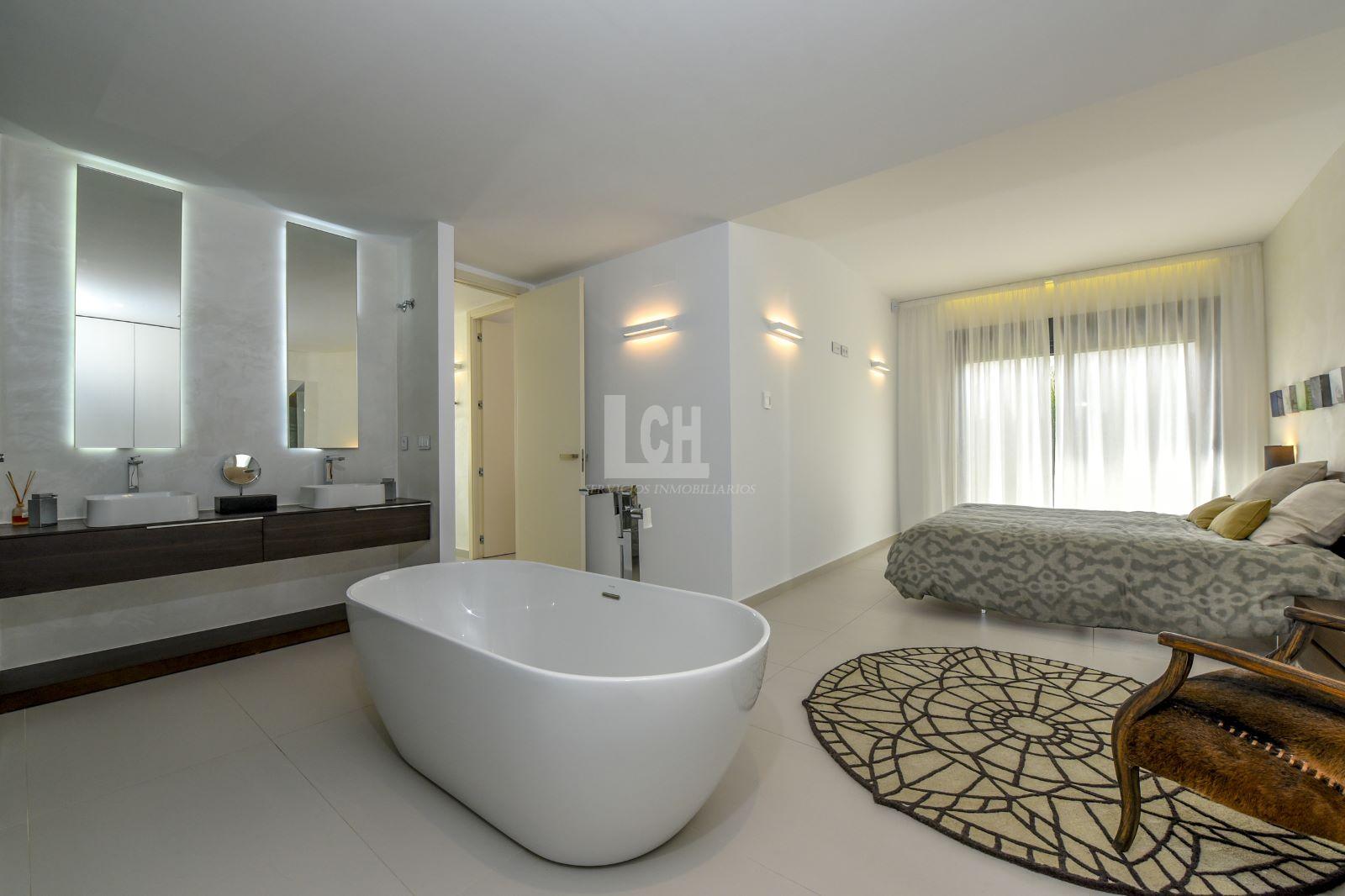 For sale of villa in Campoamor