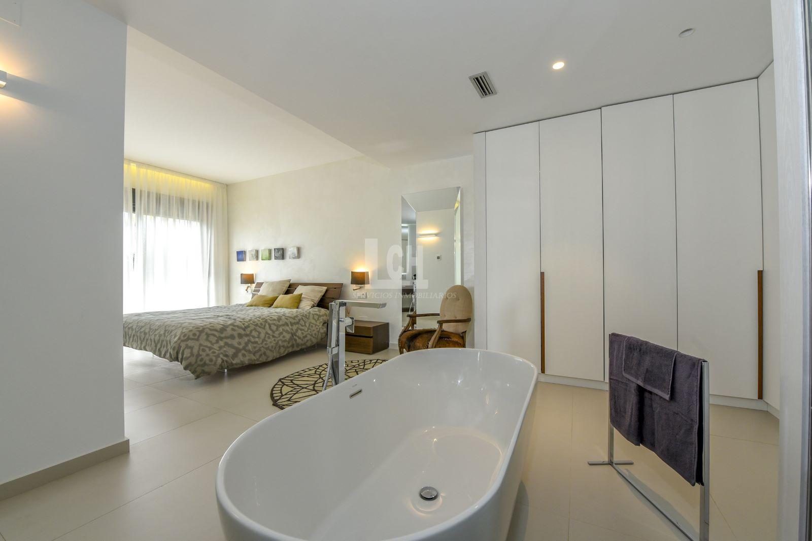 For sale of villa in Campoamor