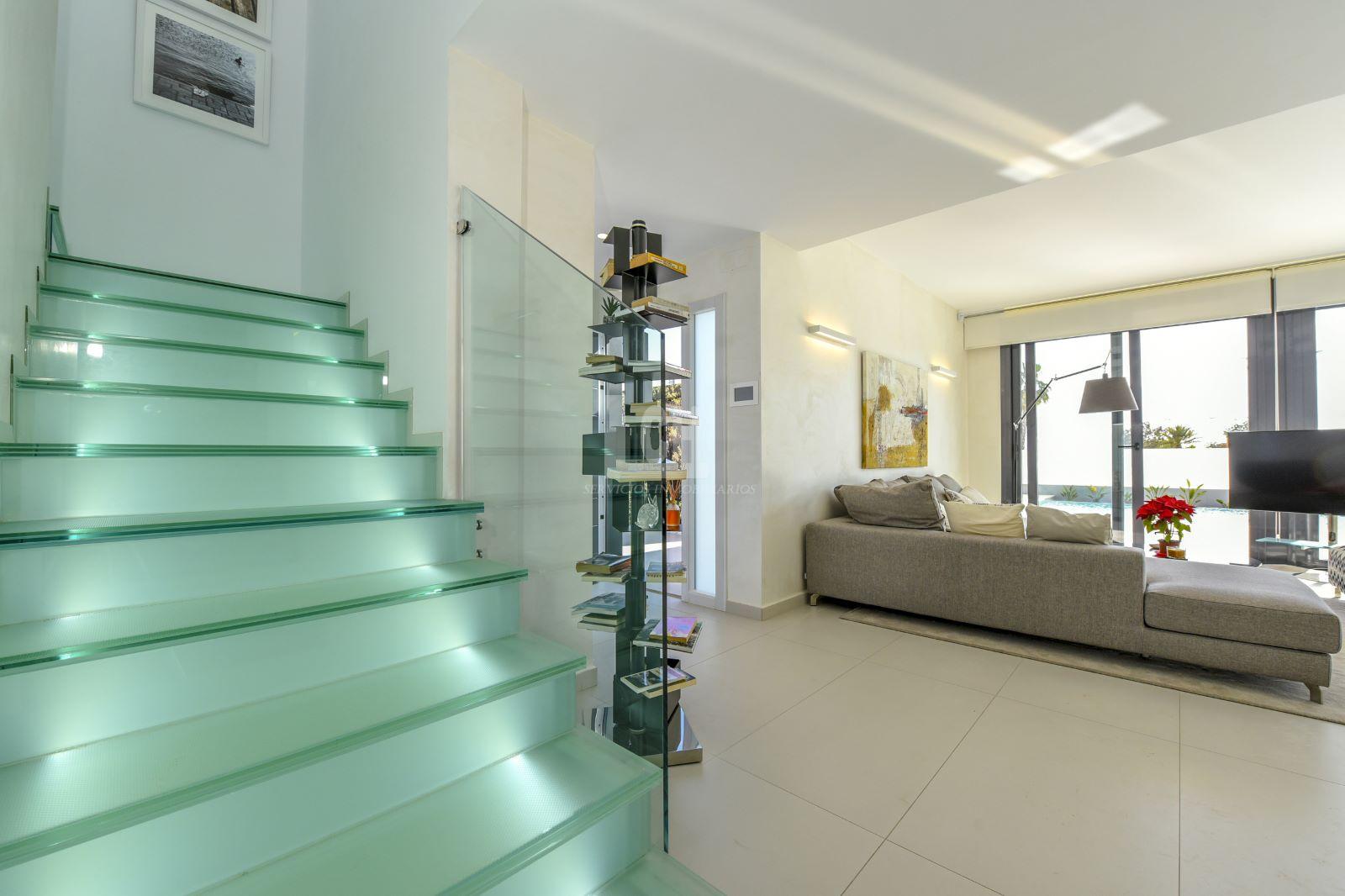 For sale of villa in Campoamor