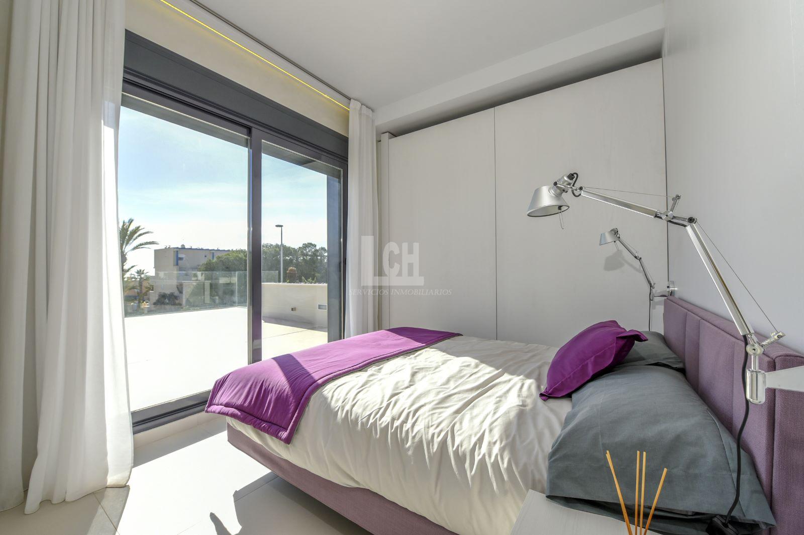 For sale of villa in Campoamor