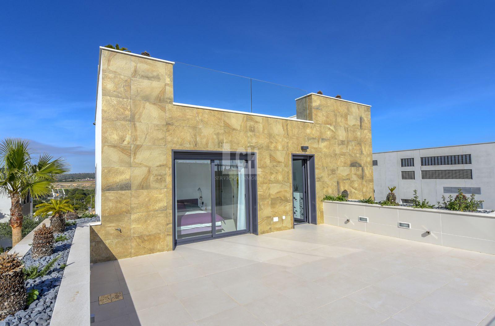 For sale of villa in Campoamor