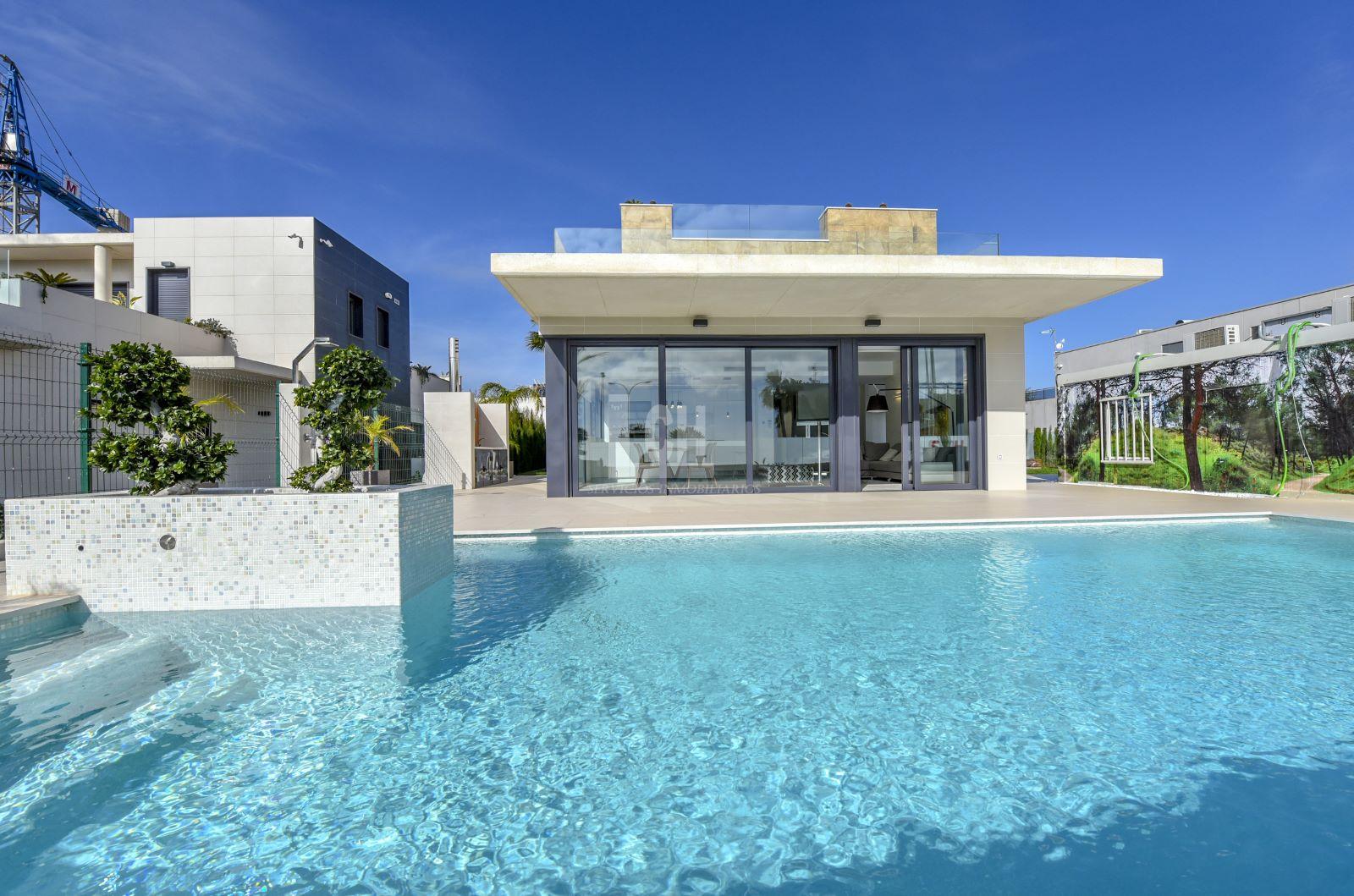 For sale of villa in Campoamor