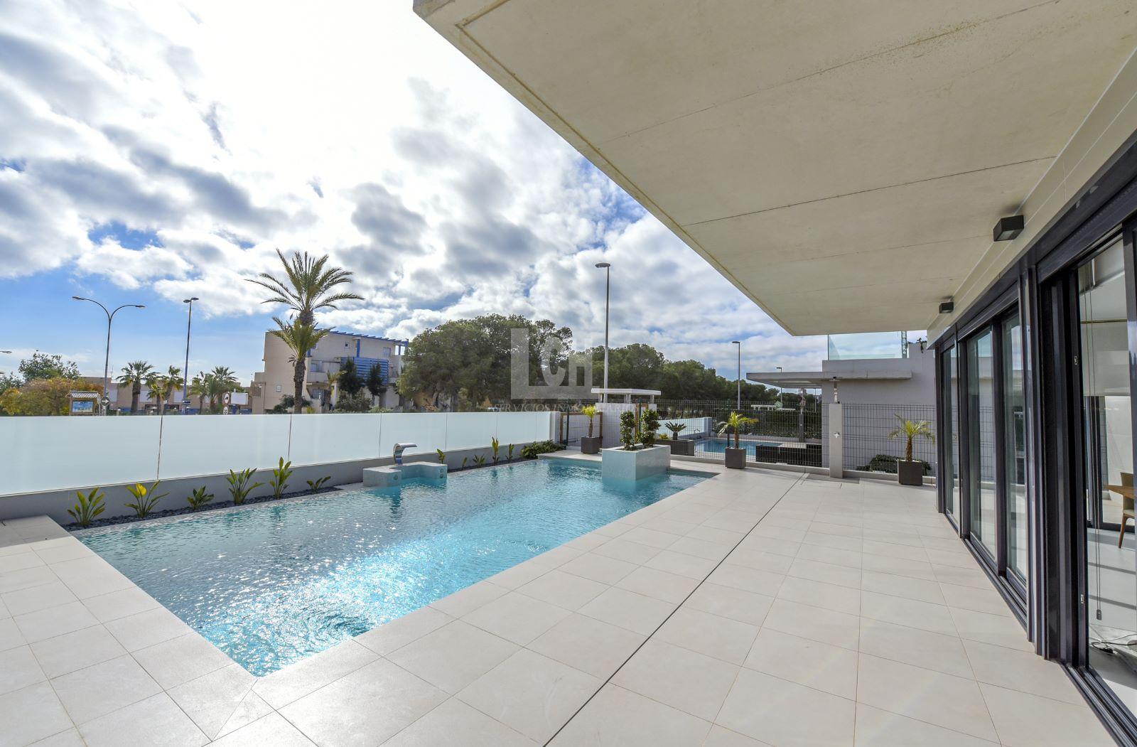 For sale of villa in Campoamor