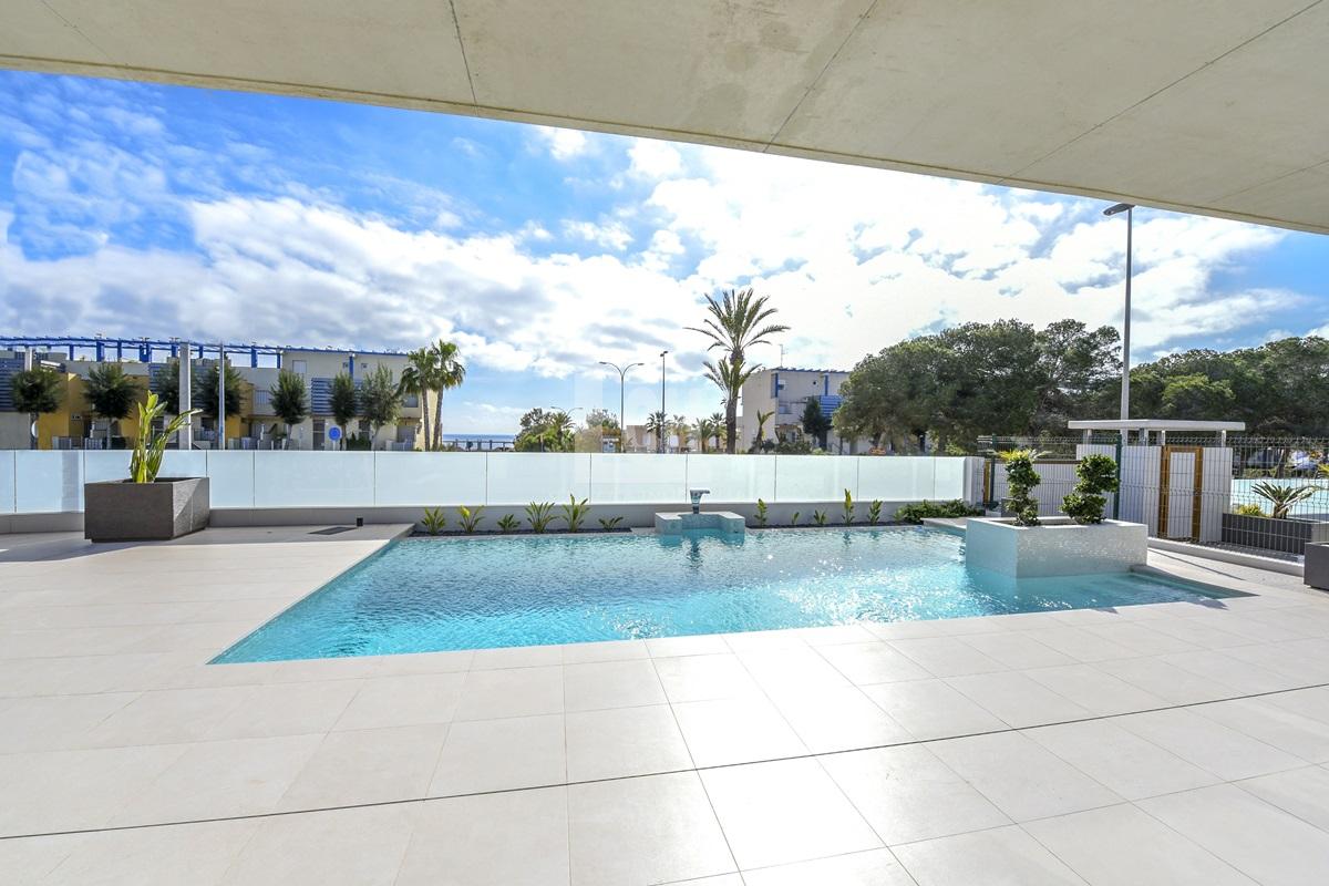 For sale of villa in Campoamor