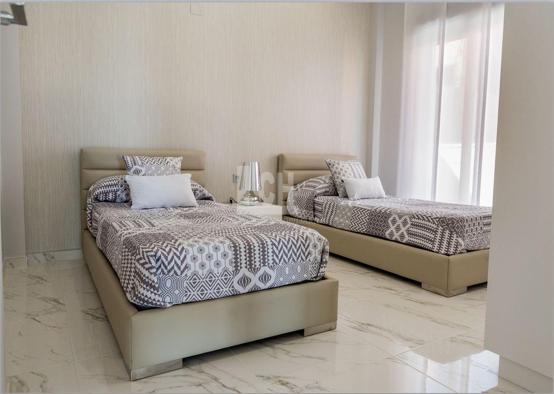 Venta de villa en Villamartín