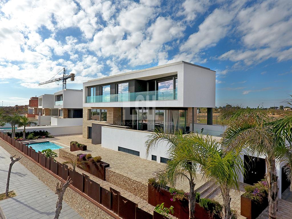 Venta de villa en Torre de la horadada