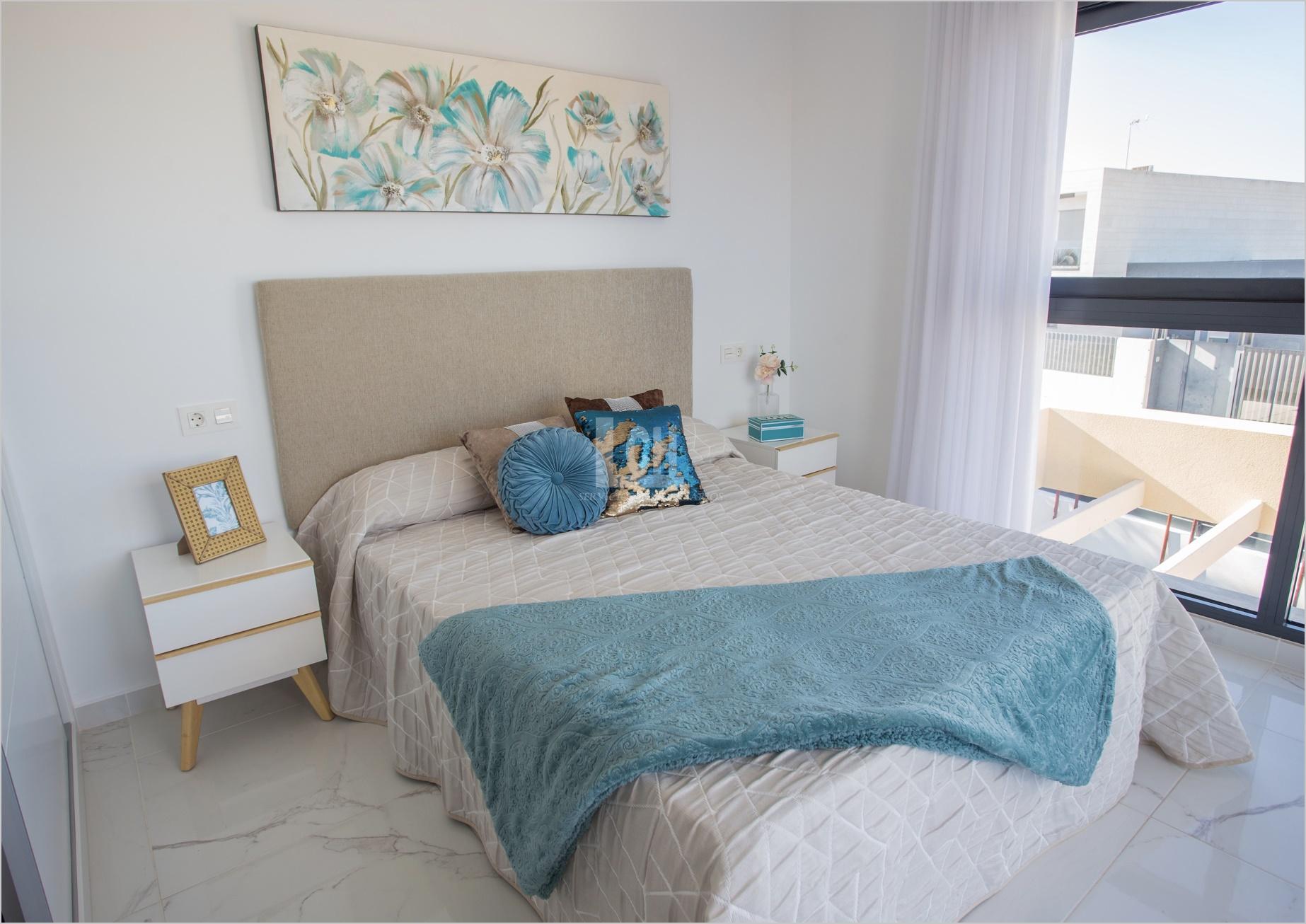 Venta de villa en Los montesinos