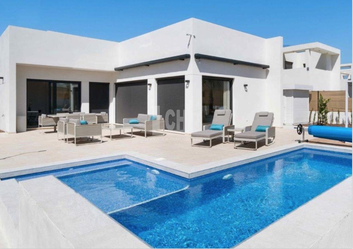 Venta de villa en Benijófar