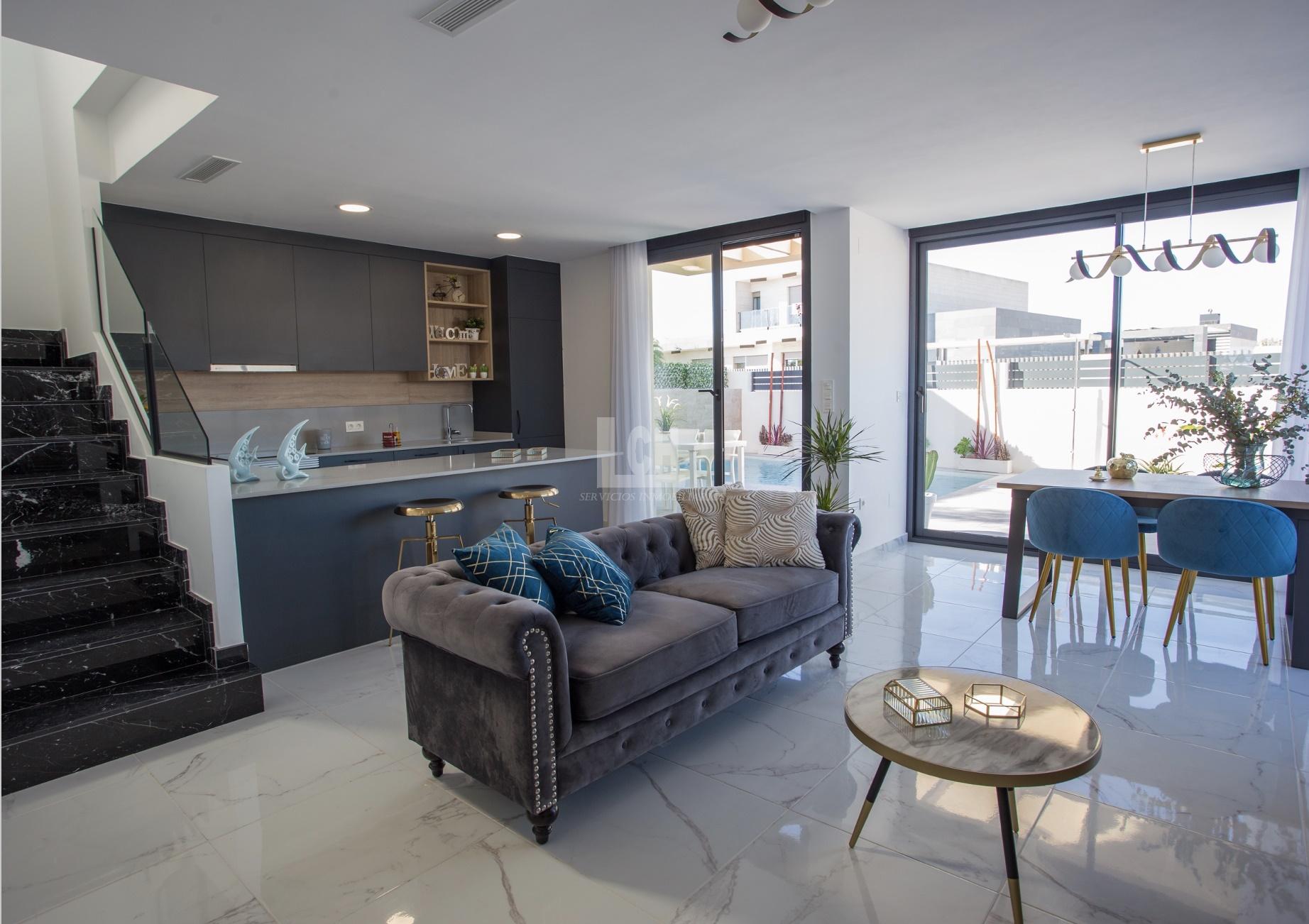 Venta de villa en Los montesinos