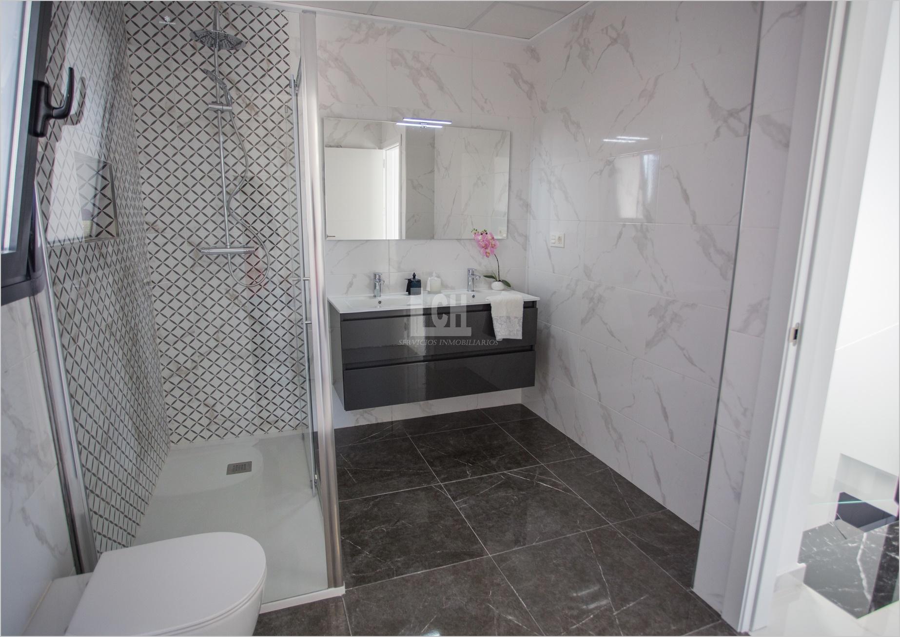 Venta de villa en Los montesinos