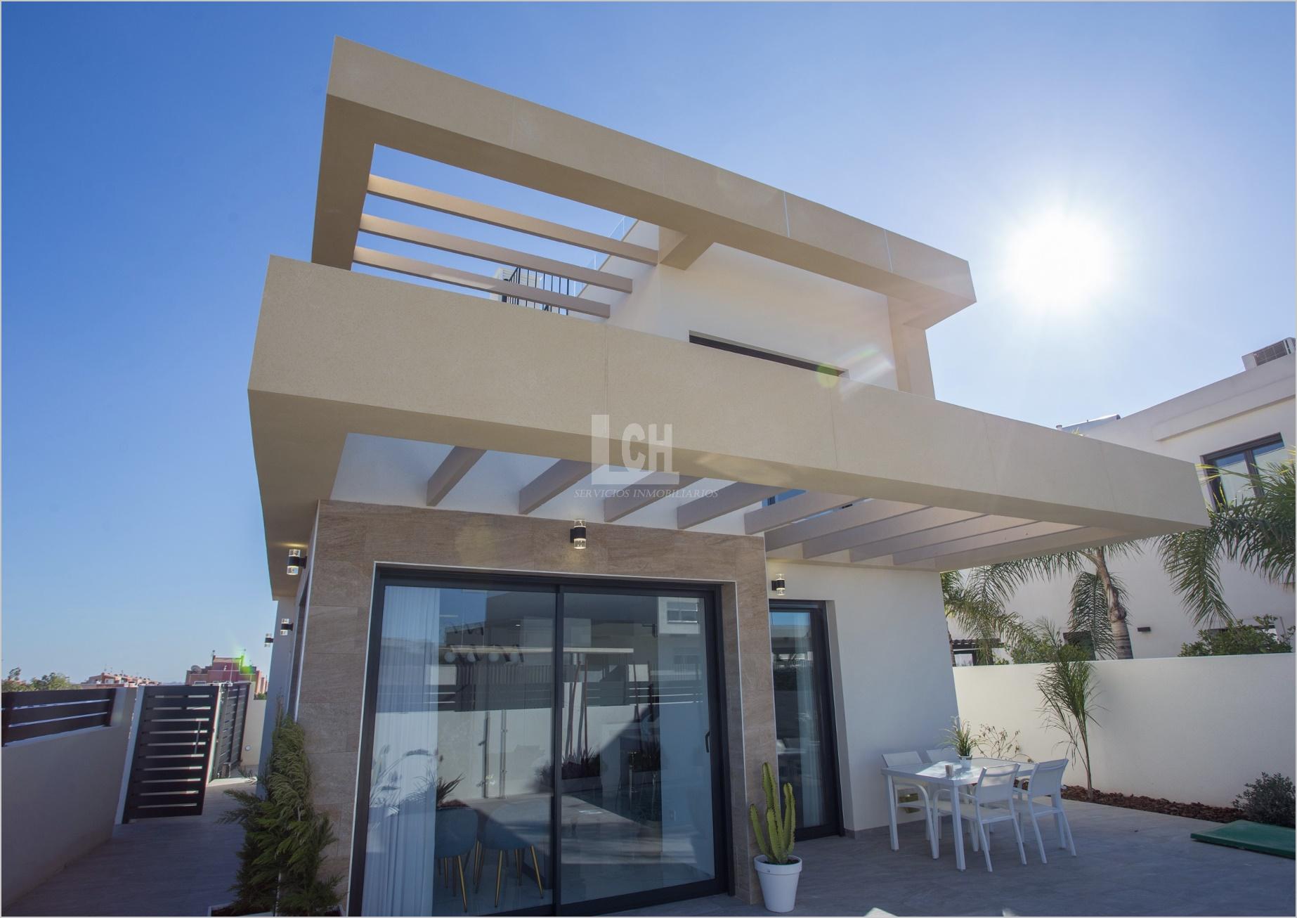 Venta de villa en Los montesinos