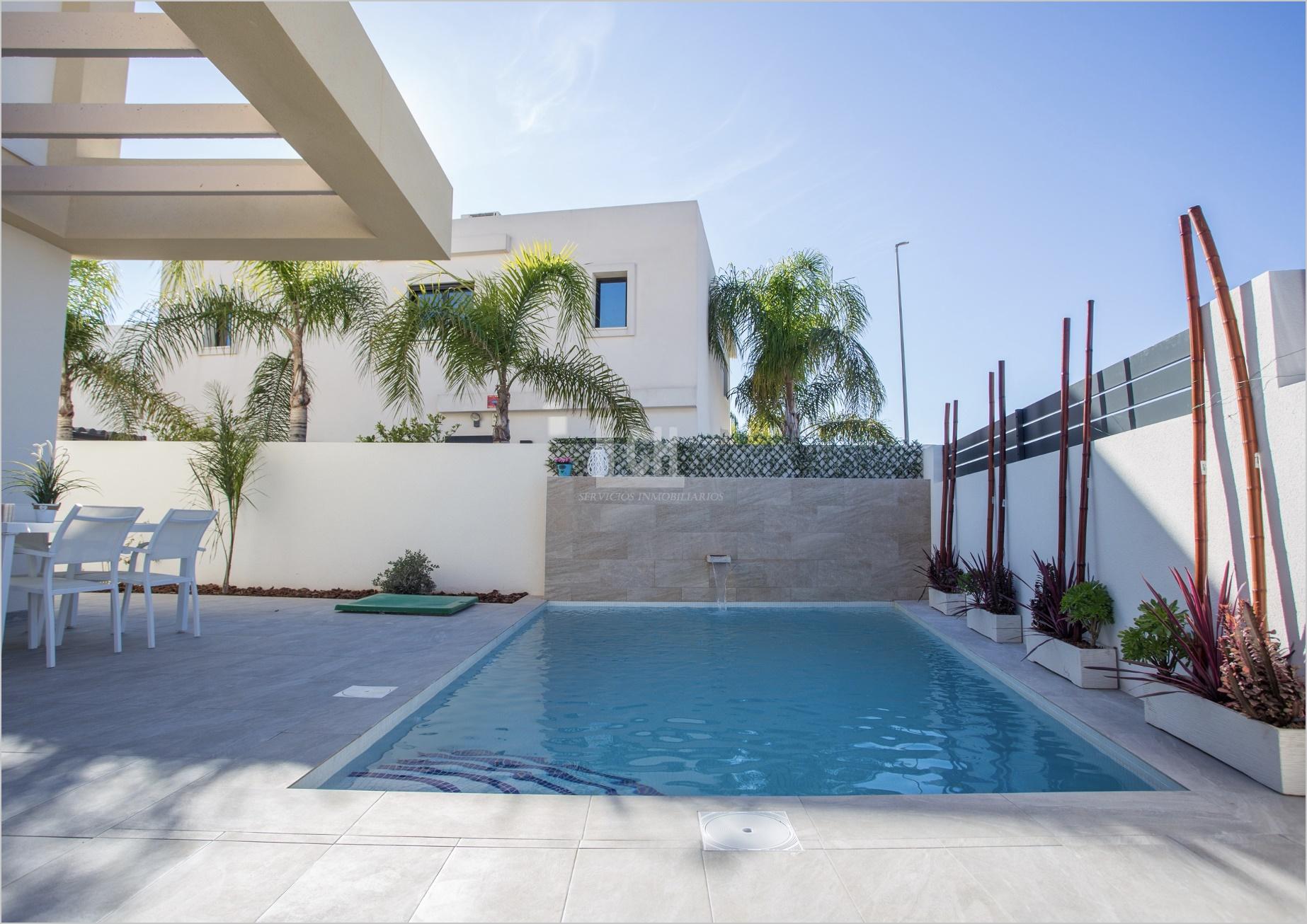 Venta de villa en Los montesinos