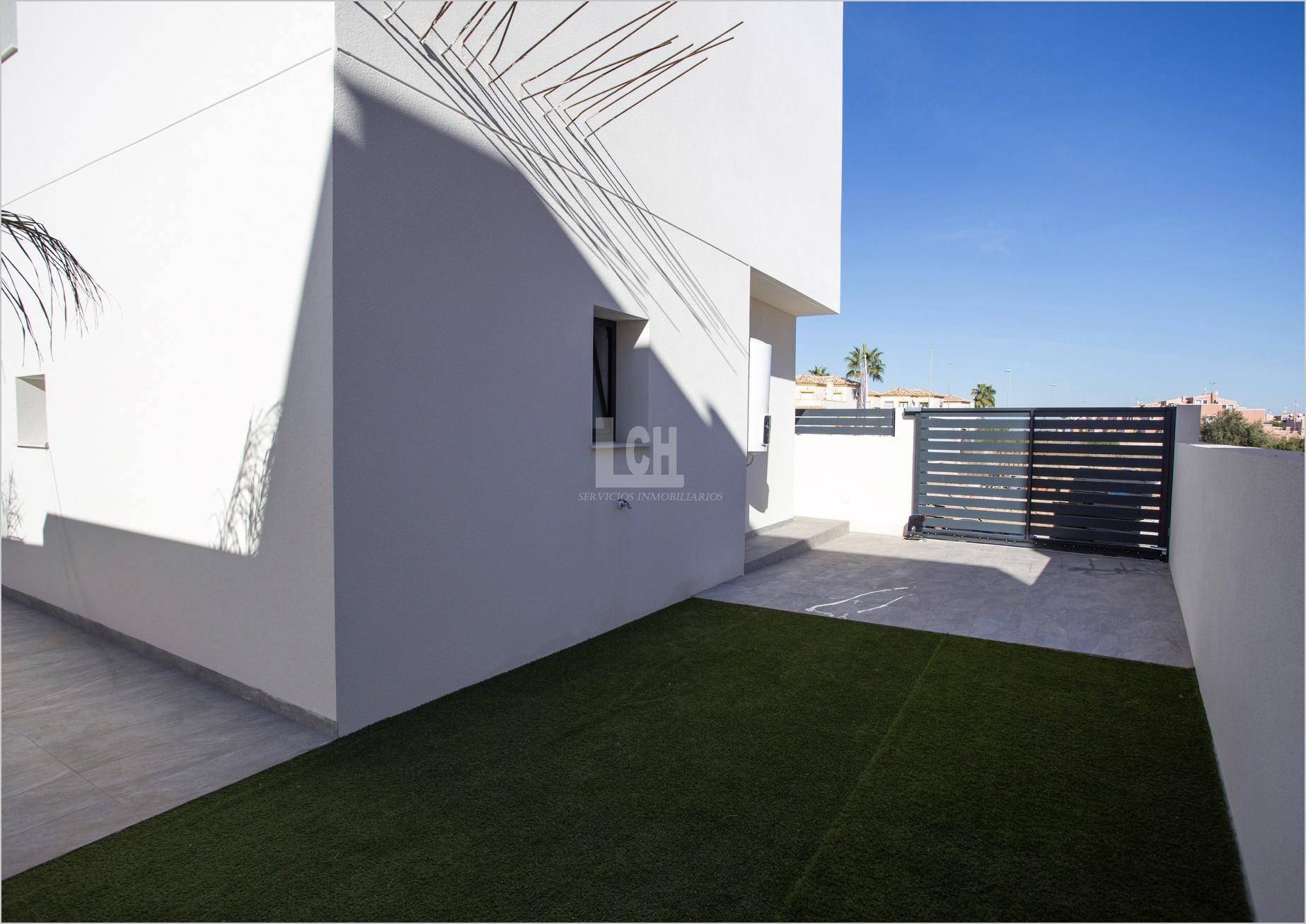 Venta de villa en Los montesinos