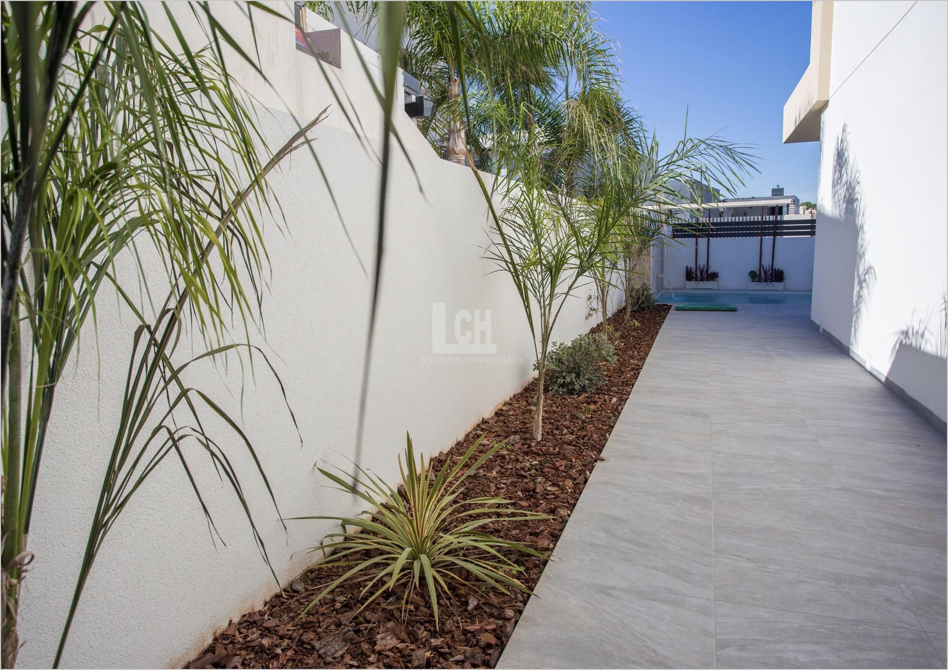 Venta de villa en Los montesinos