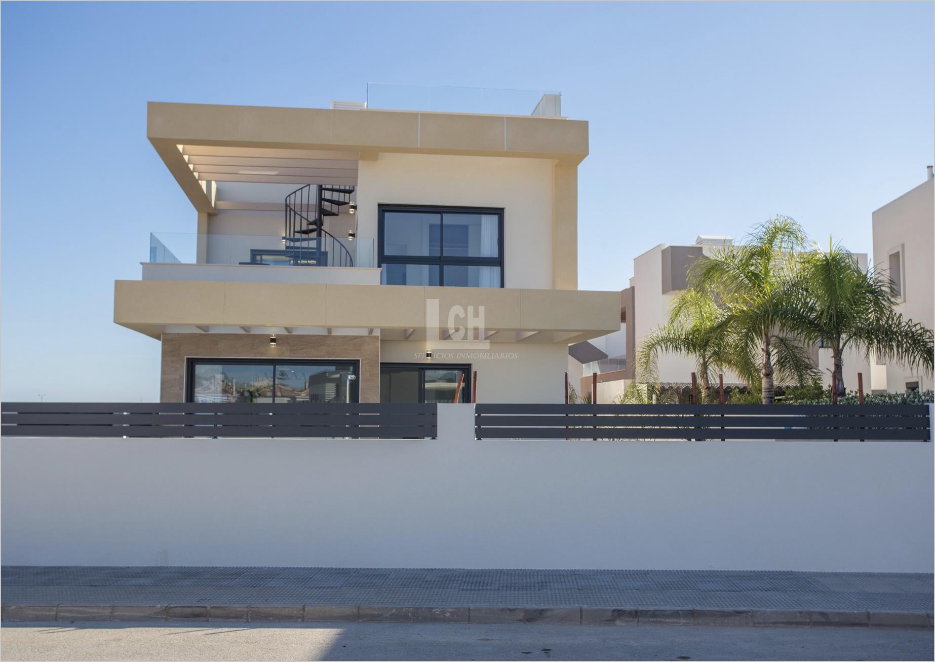 Venta de villa en Los montesinos