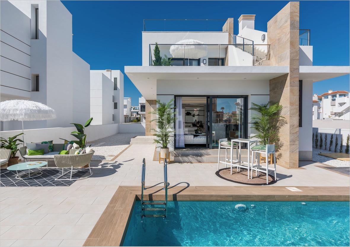 For sale of villa in Los alcázares