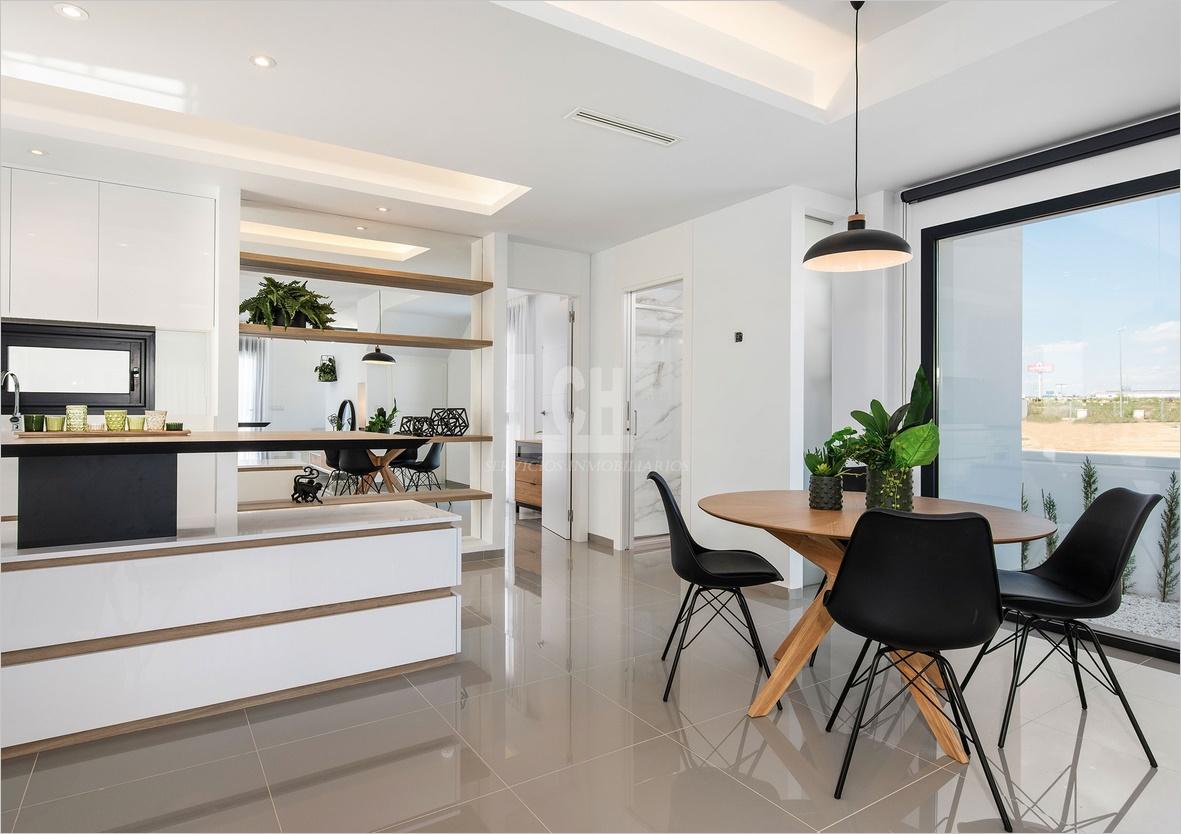 For sale of villa in Los alcázares