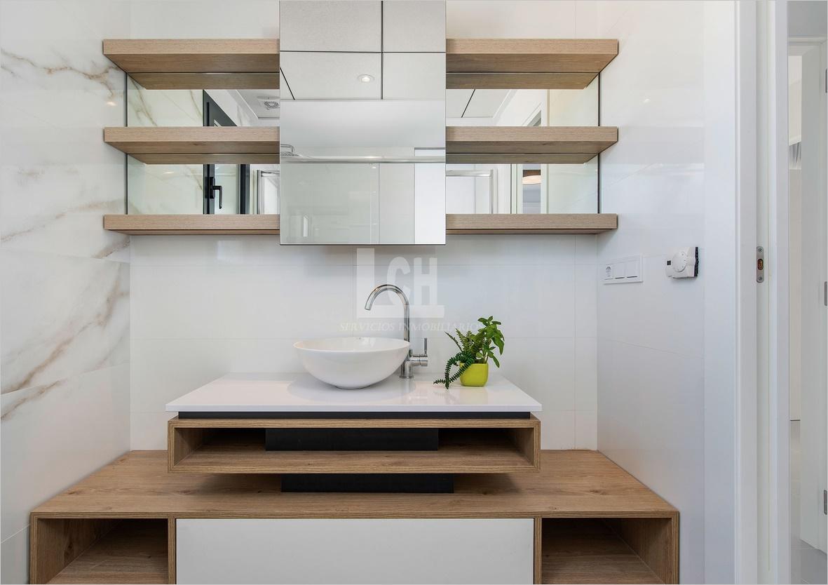 For sale of villa in Los alcázares