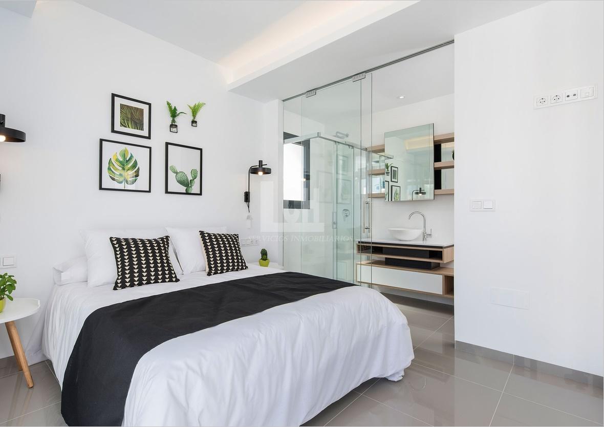 For sale of villa in Los alcázares