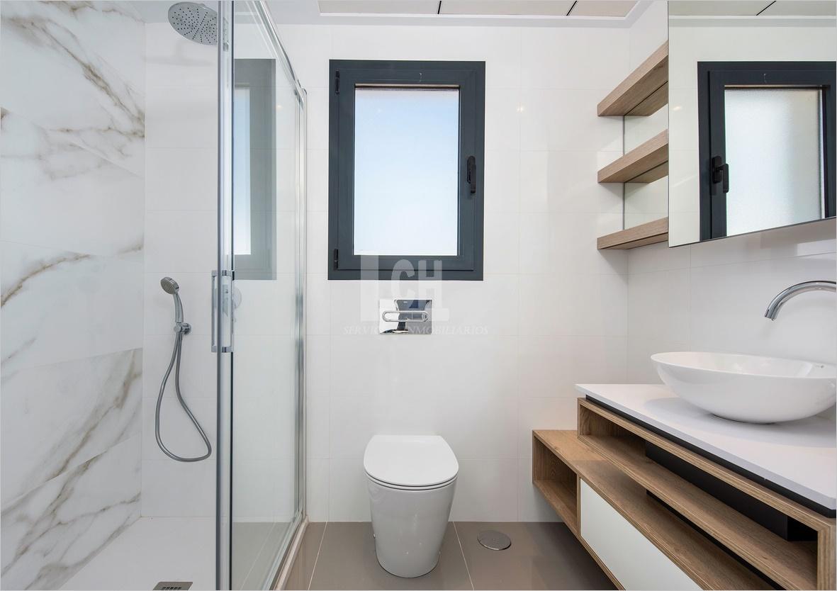 For sale of villa in Los alcázares