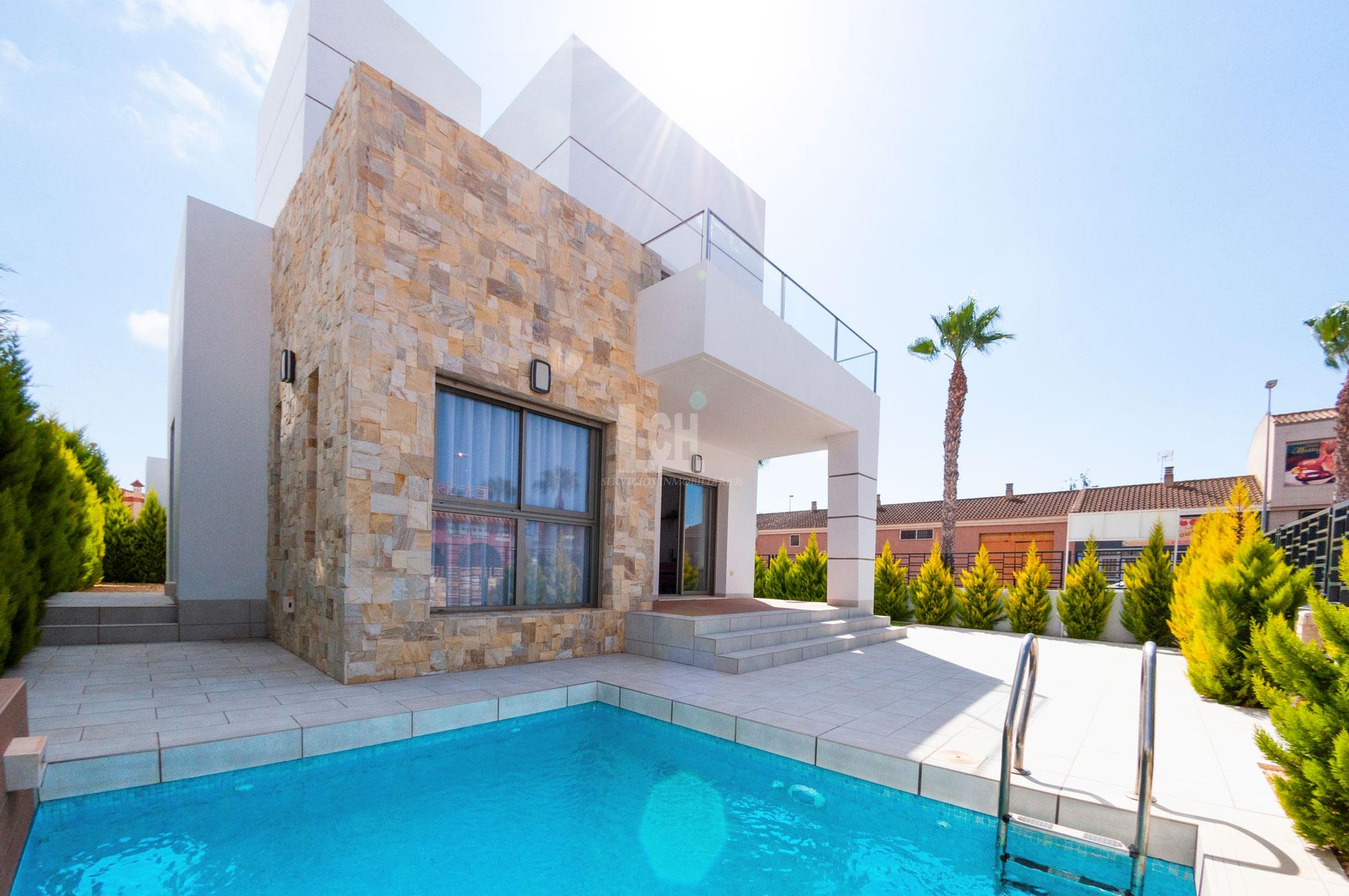 Zu verkaufen von villa in
 Los alcázares