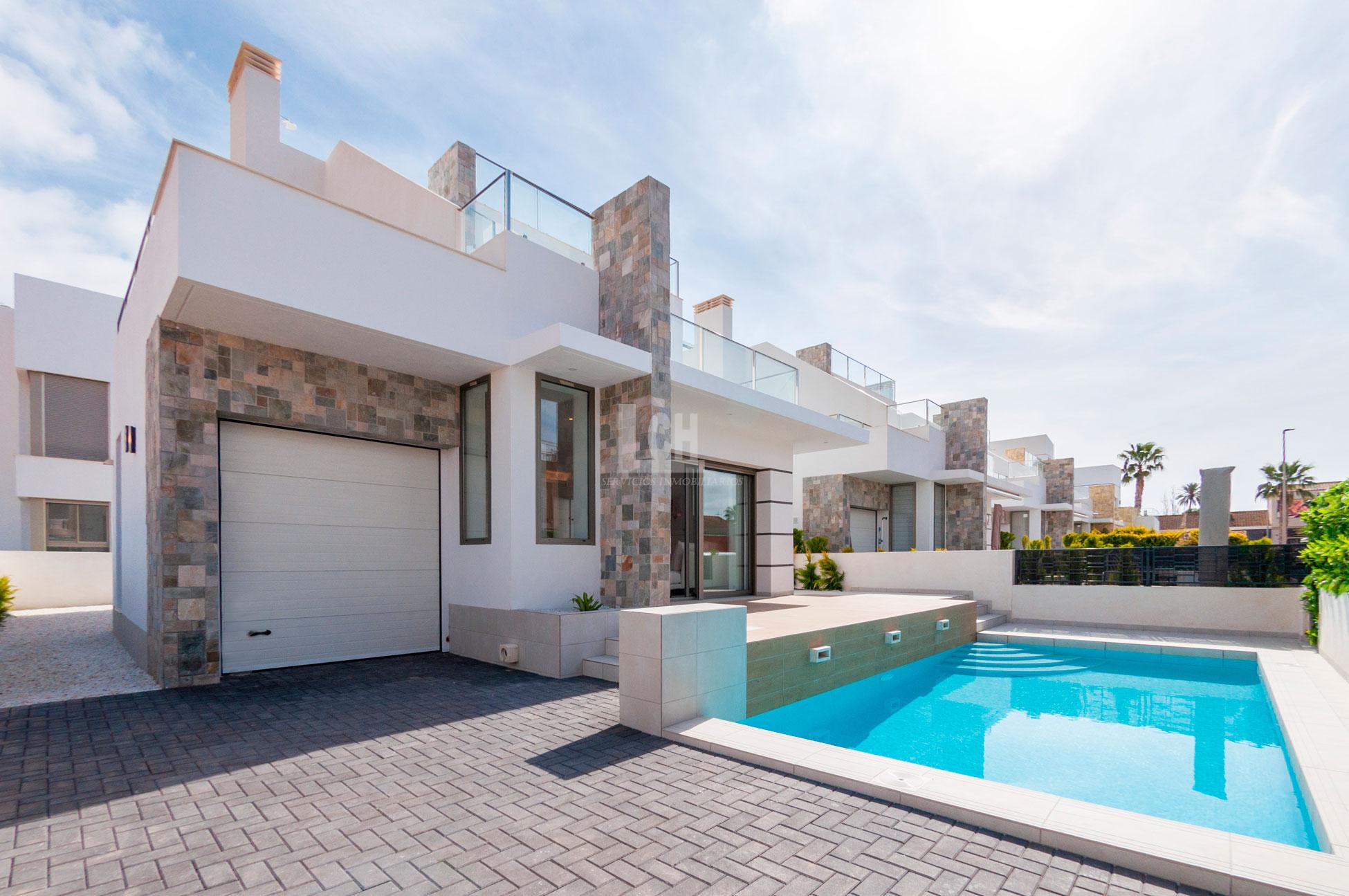 Venta de villa en Los alcázares