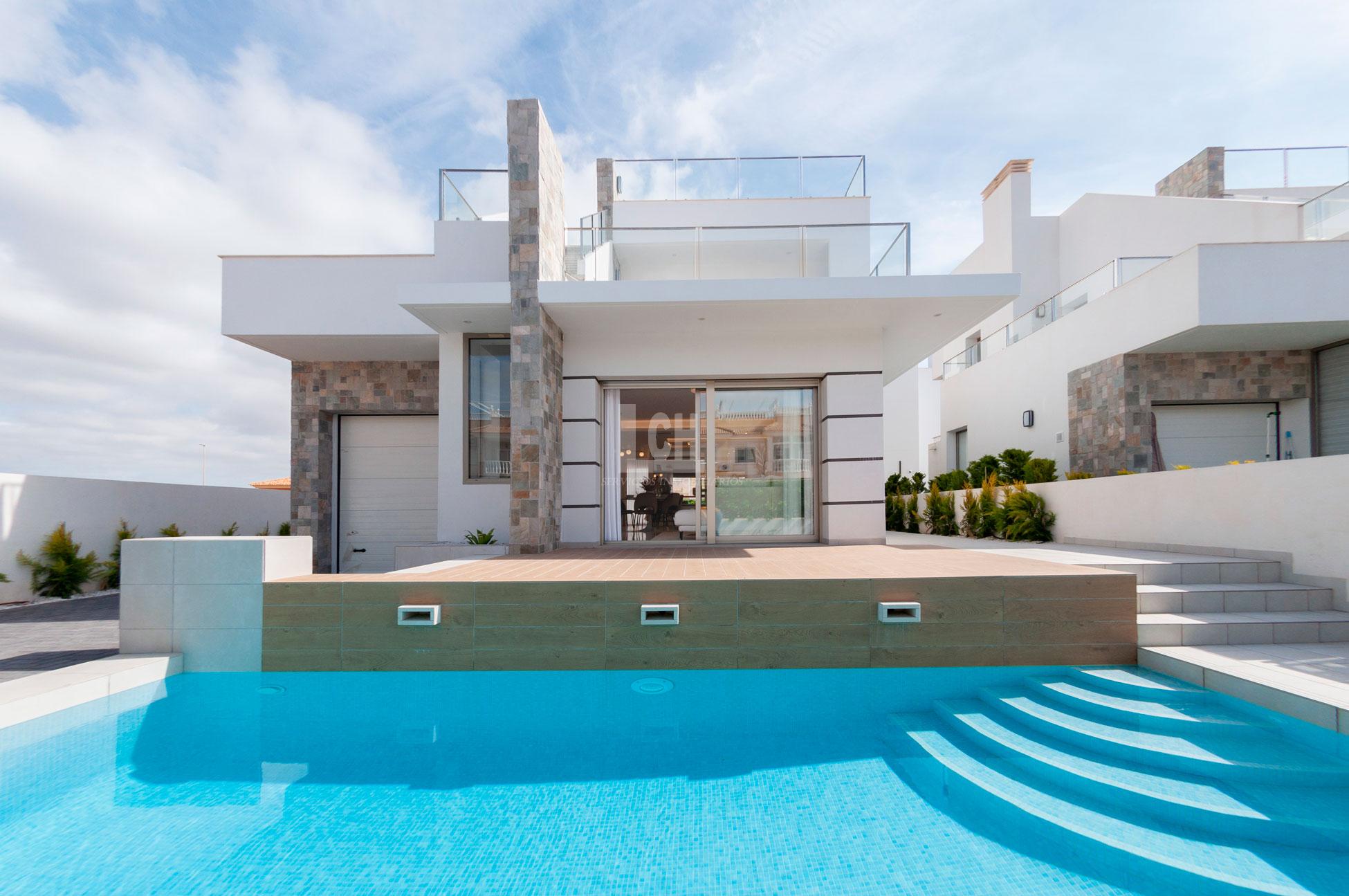 Venta de villa en Los alcázares