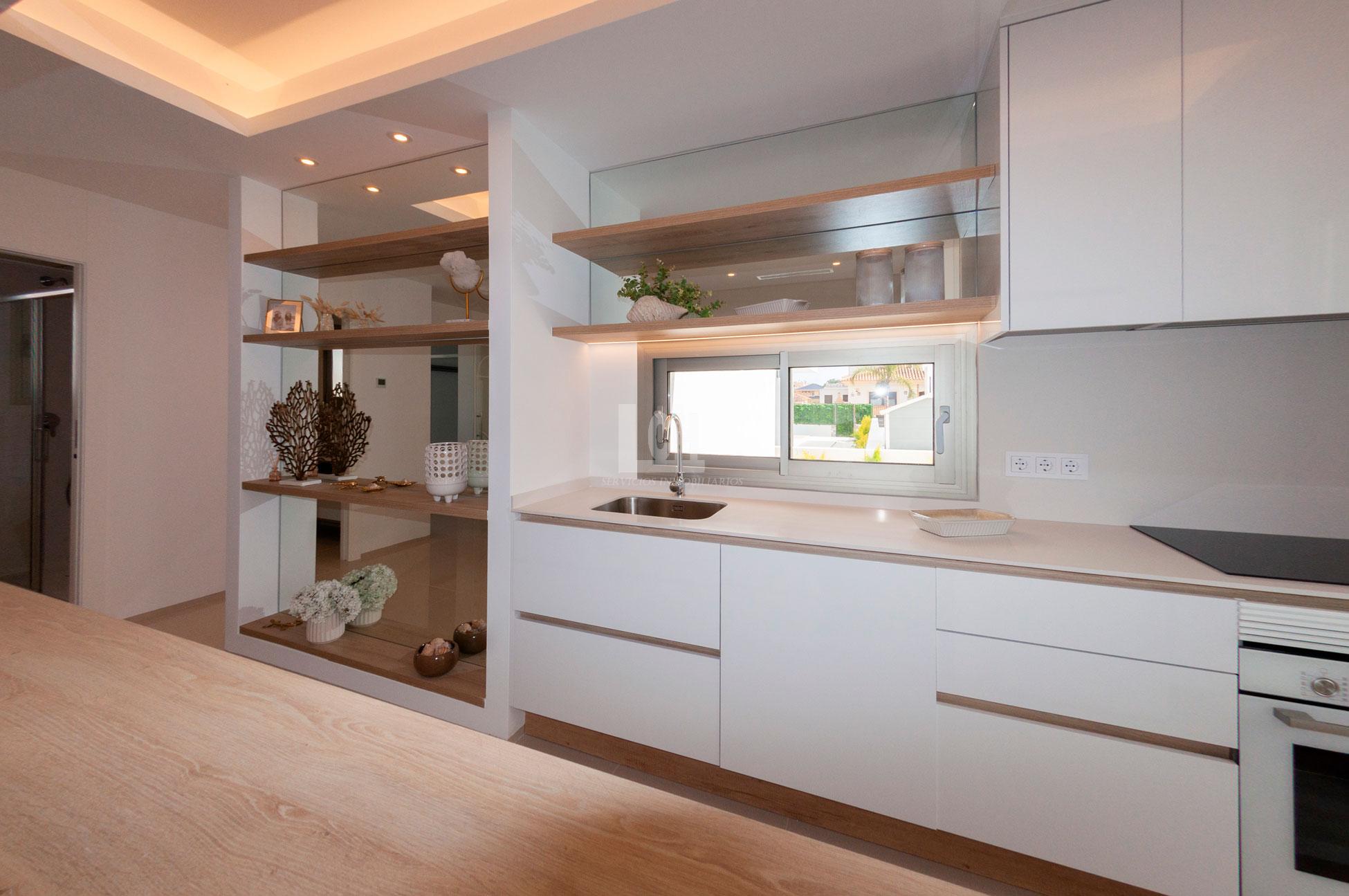 Venta de villa en Los alcázares