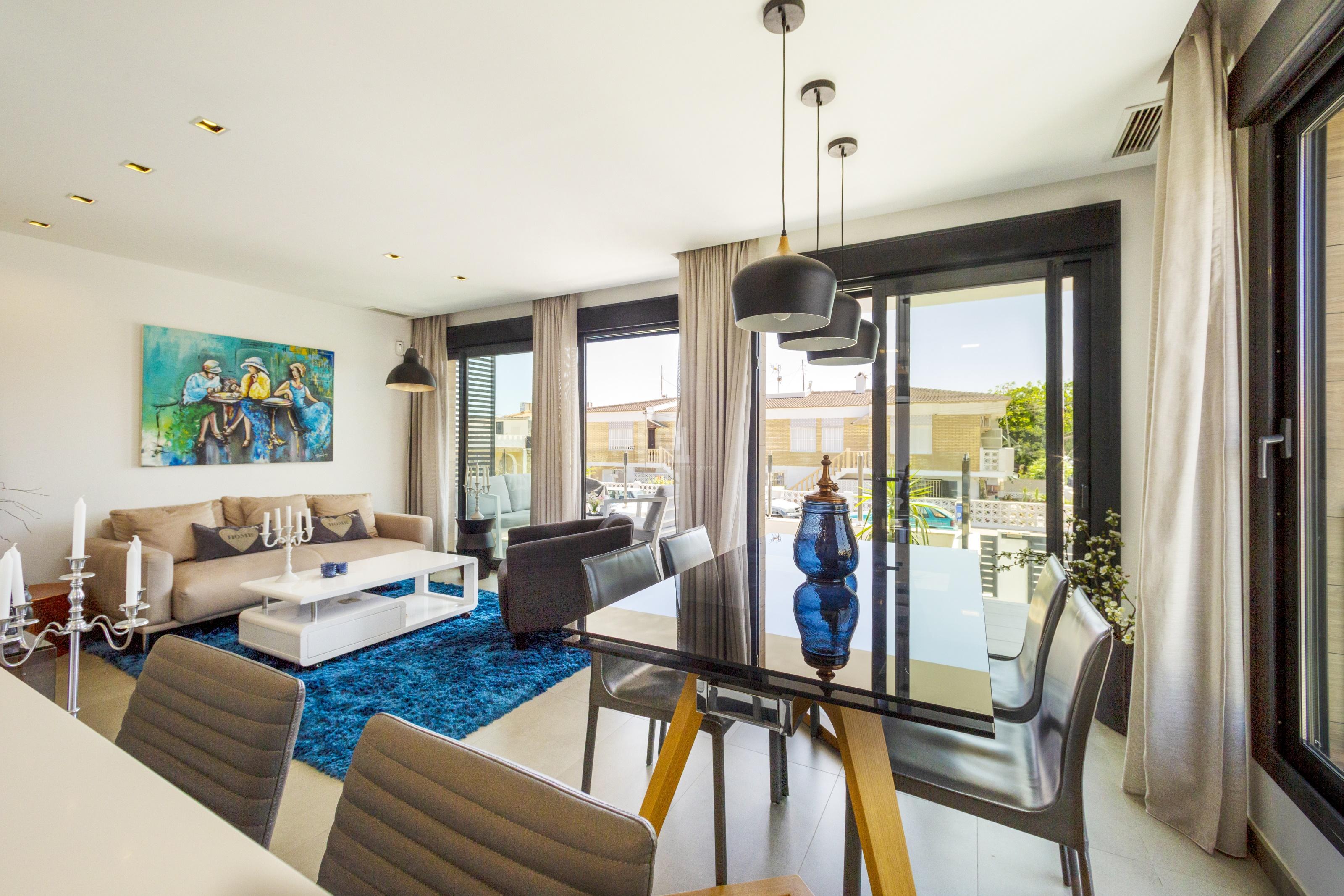 Venta de villa en Playa la mata