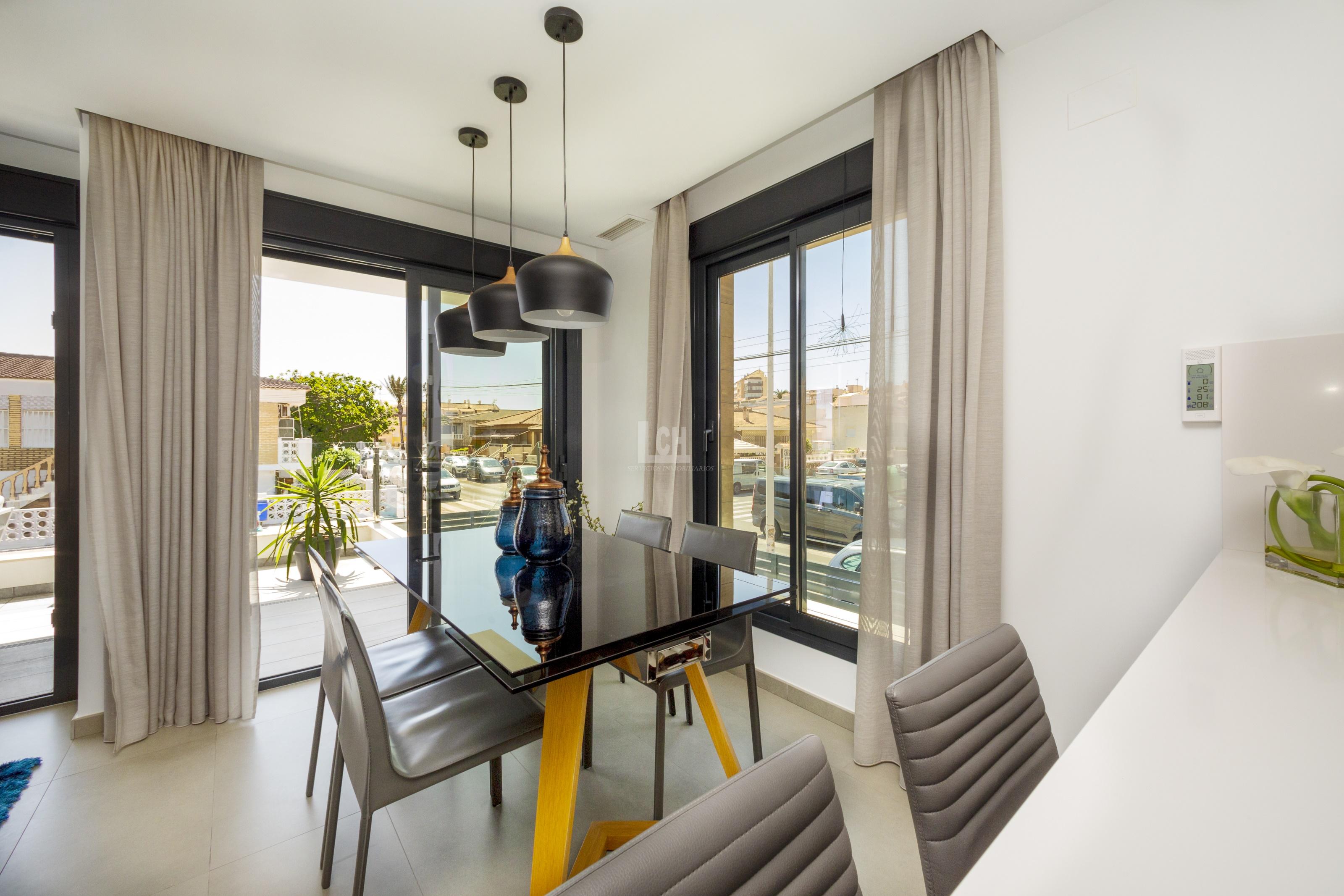 Venta de villa en Playa la mata