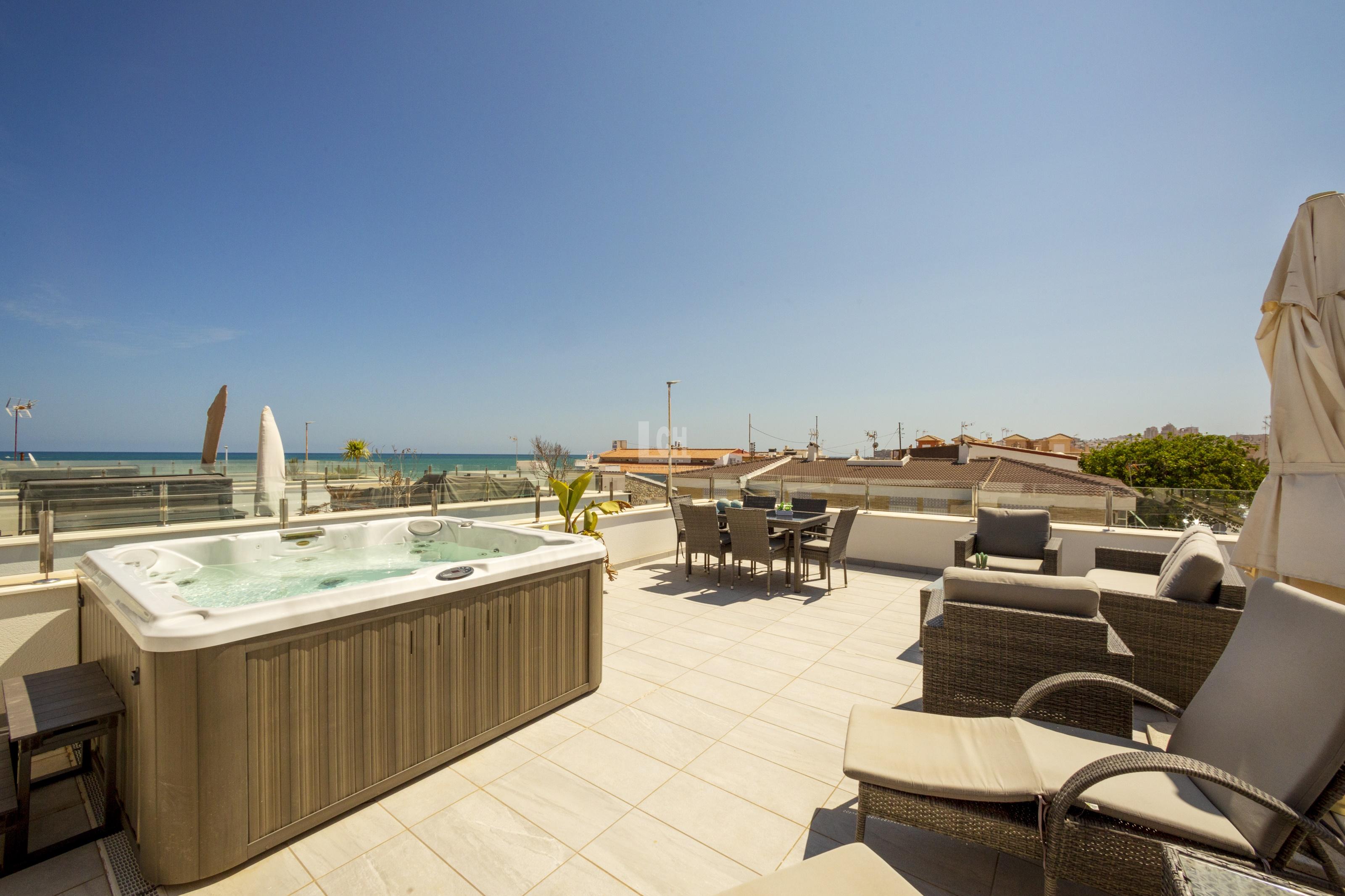 Venta de villa en Playa la mata