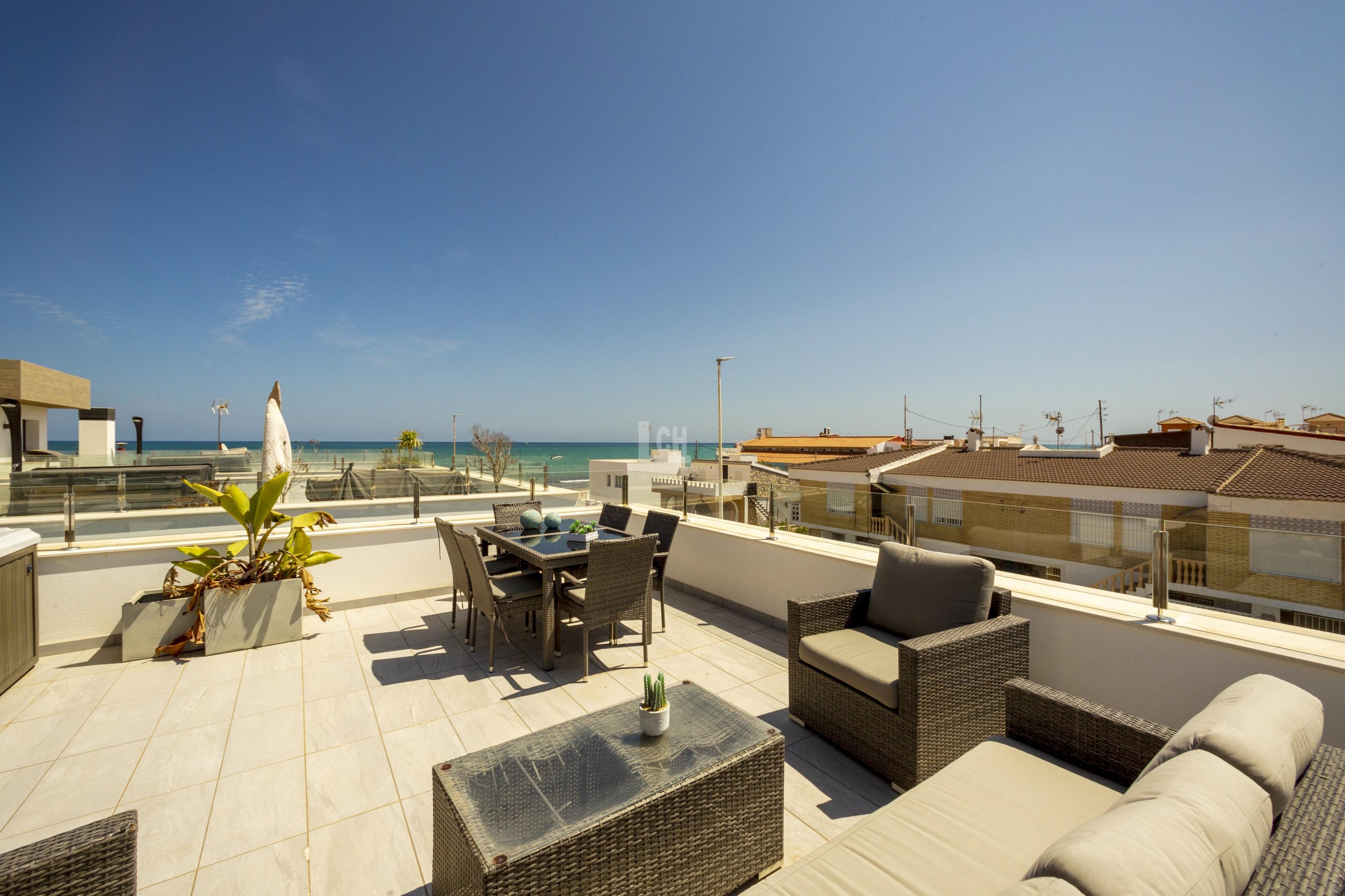 Venta de villa en Playa la mata