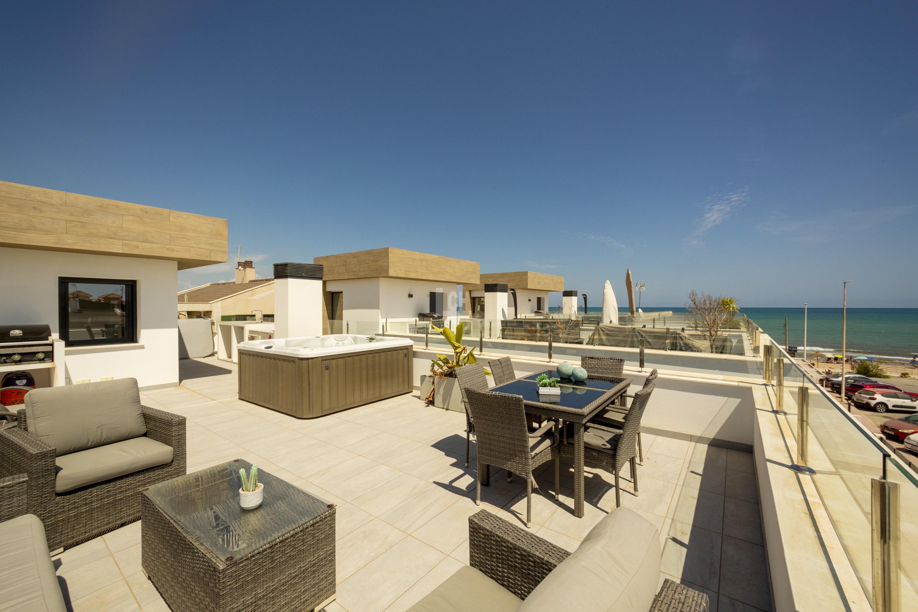 Venta de villa en Playa la mata