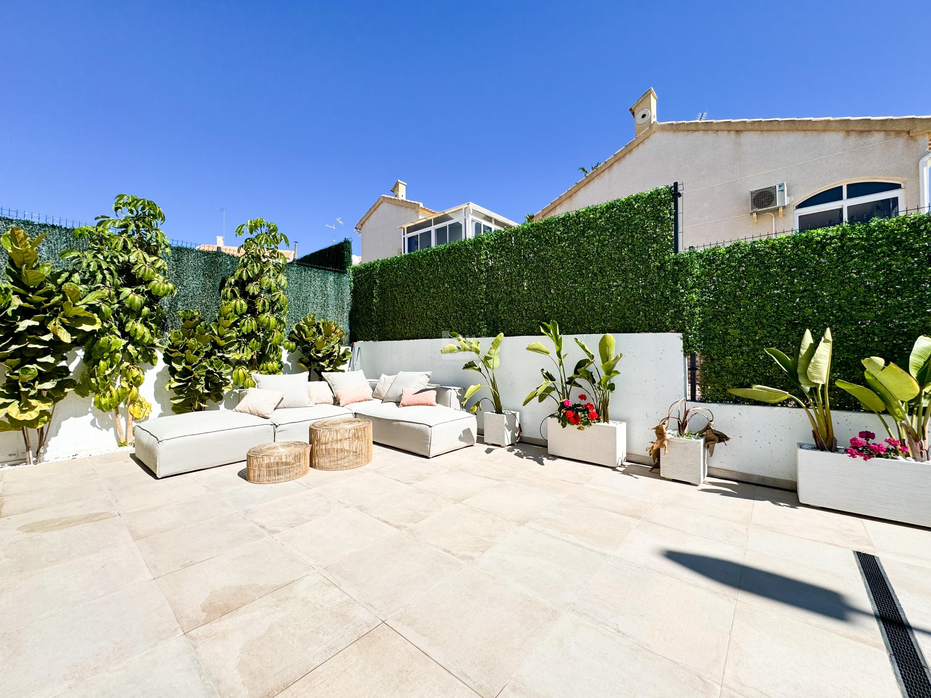 For sale of villa in Los almendros