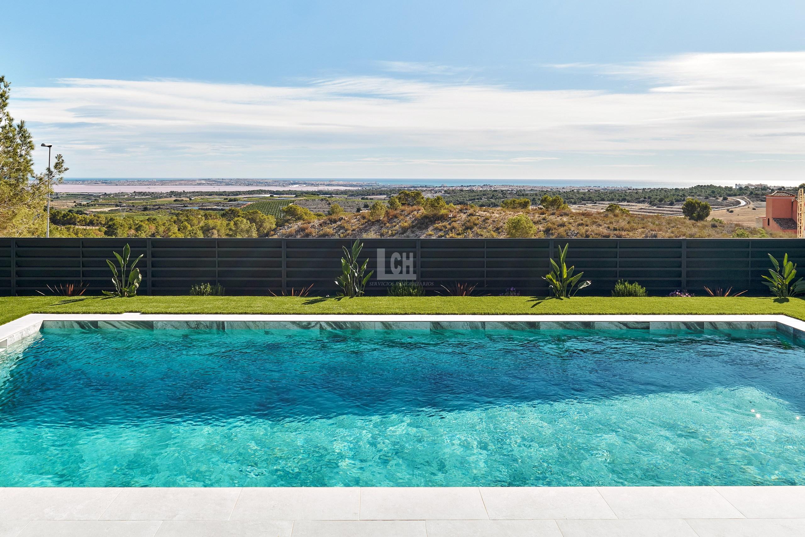 For sale of villa in San miguel de salinas