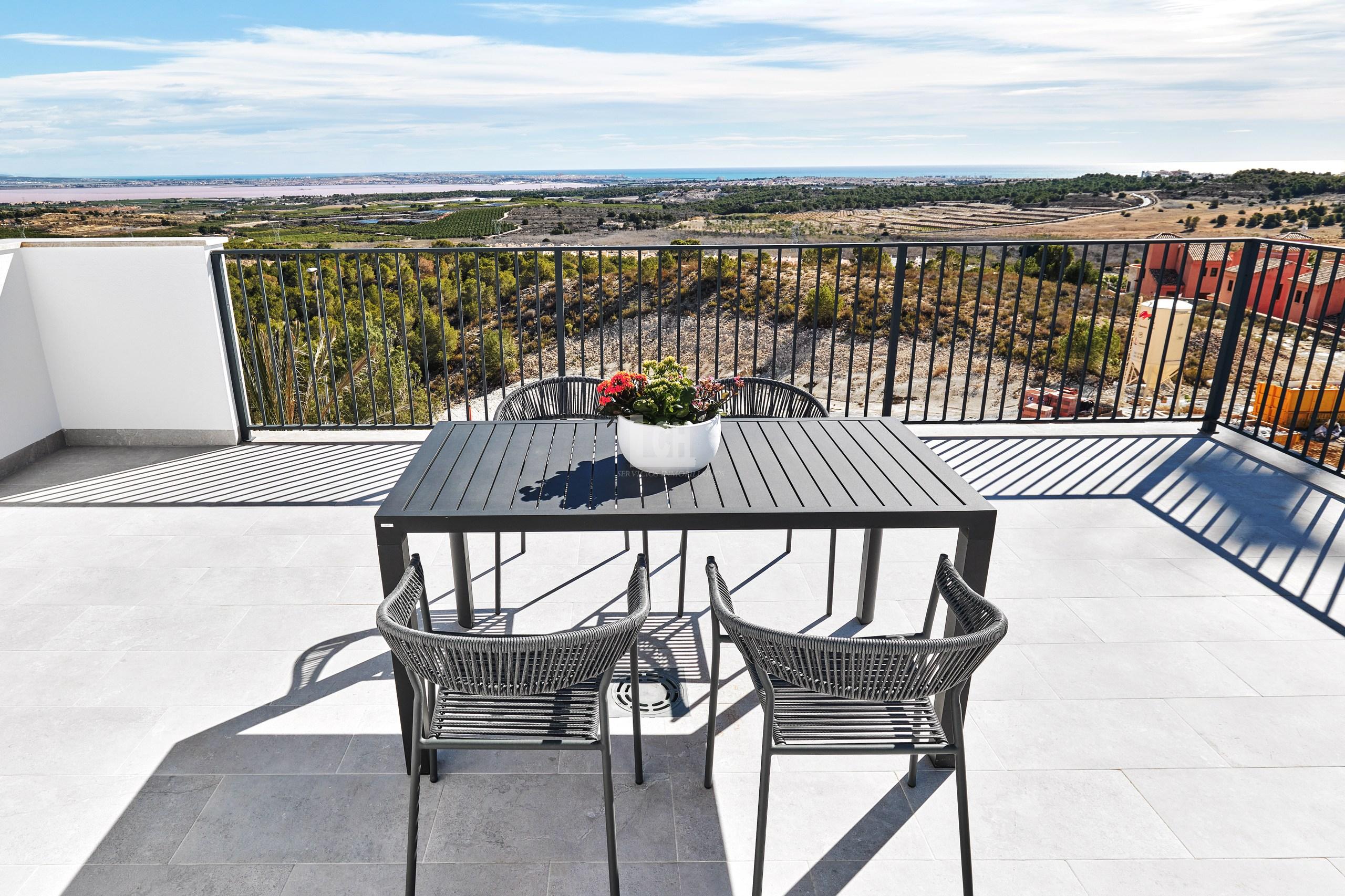 For sale of villa in San miguel de salinas