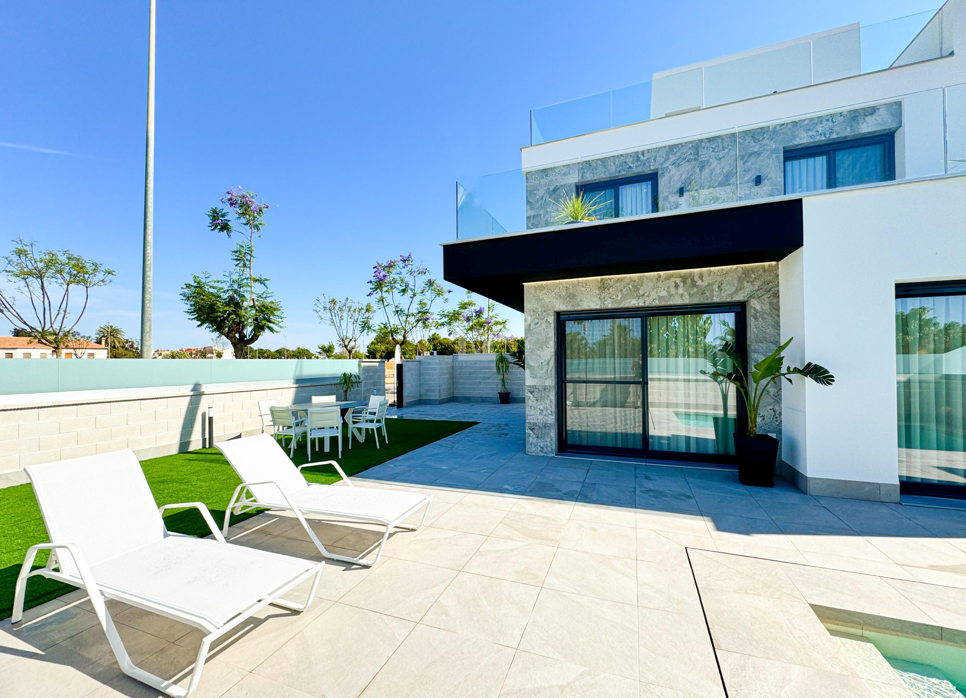 Venta de villa en Pilar de la horadada