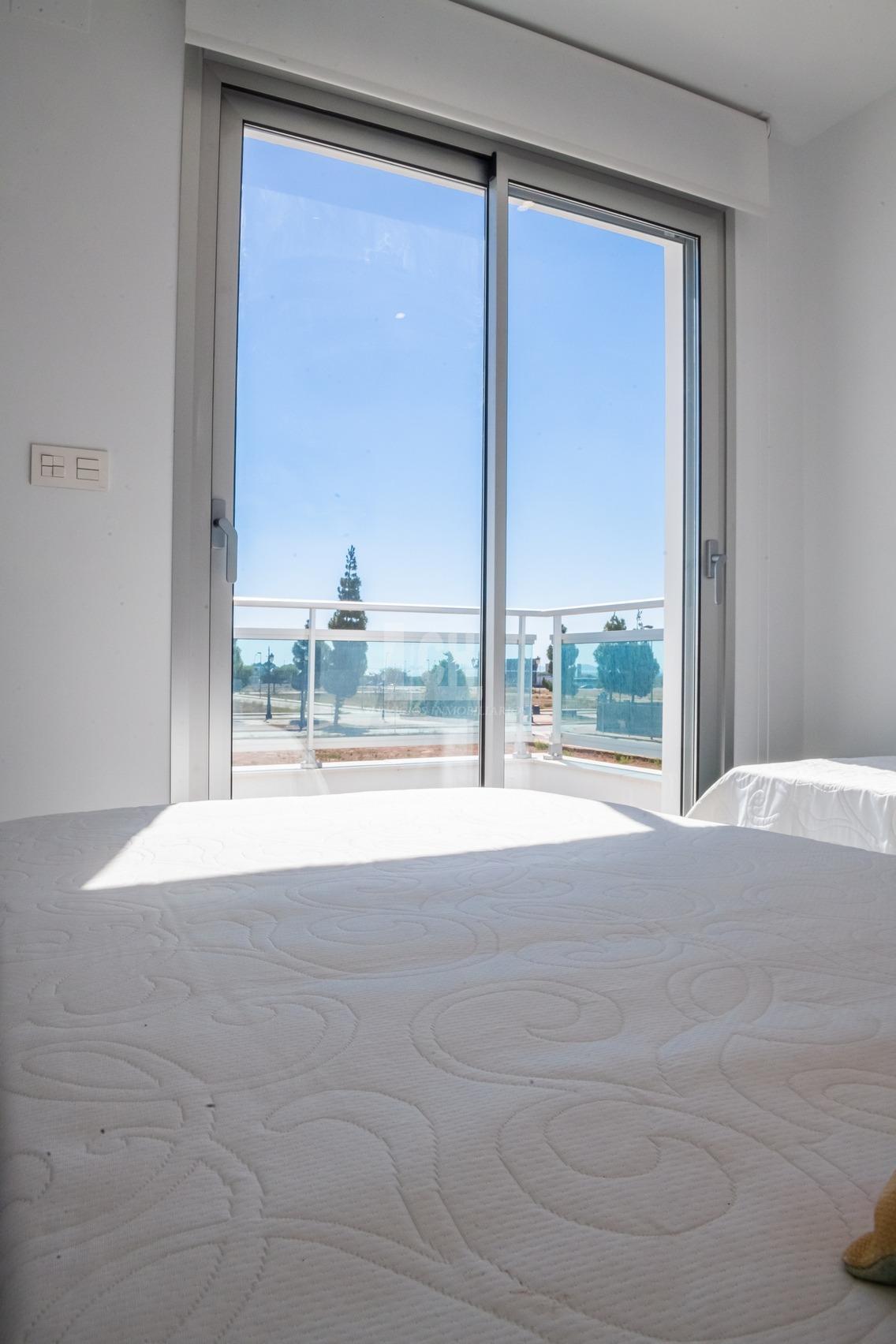 For sale of villa in Los alcázares