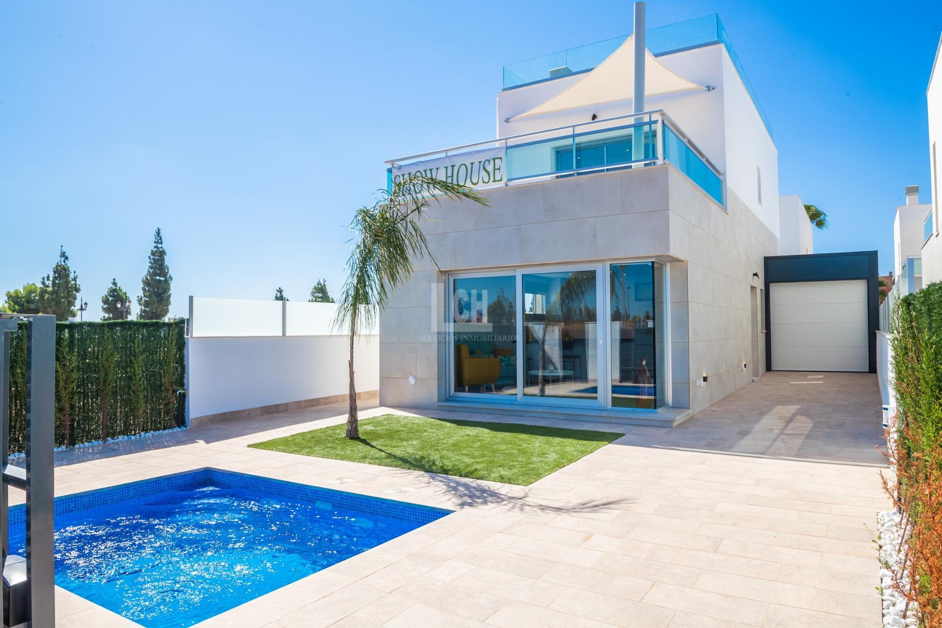 For sale of villa in Los alcázares