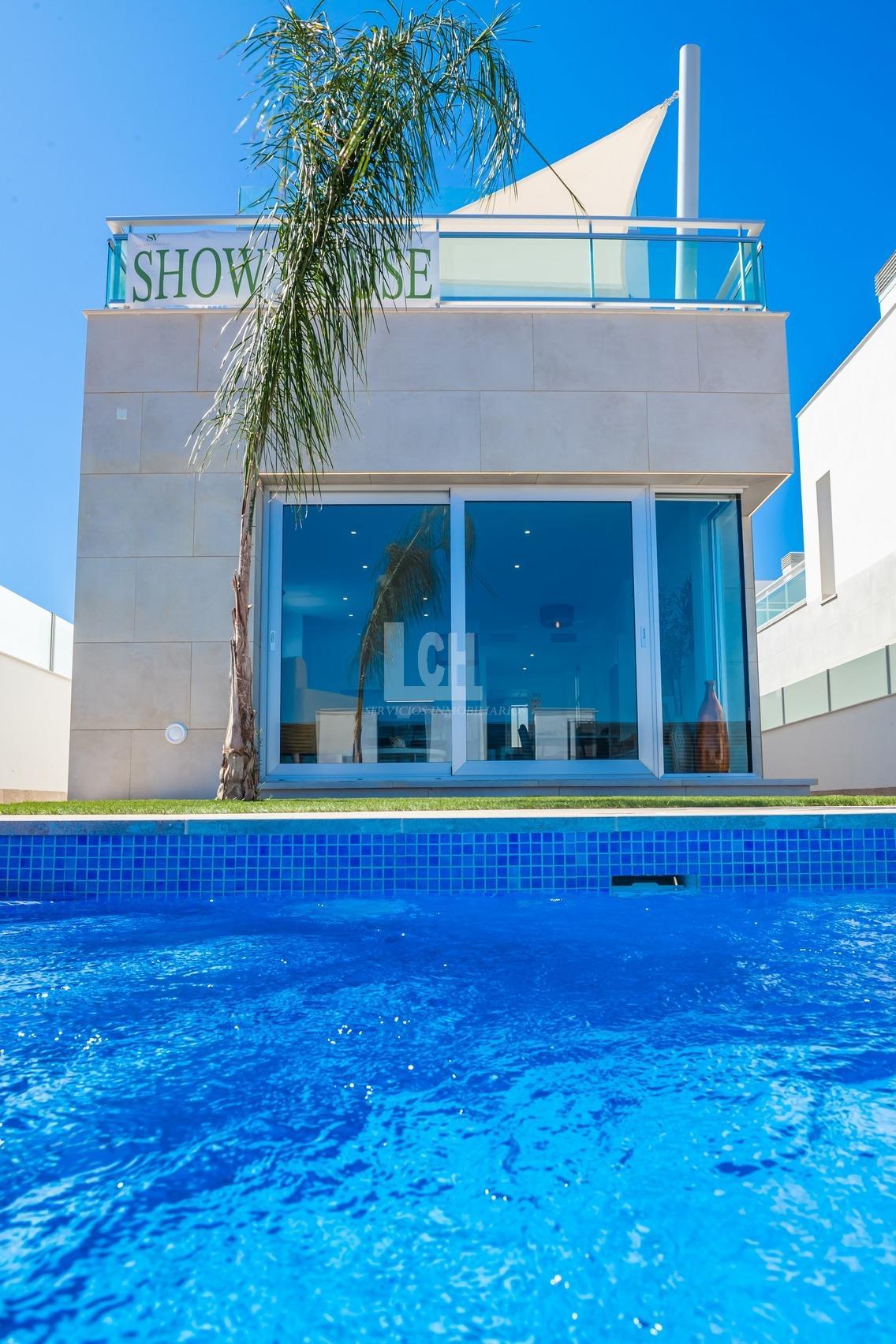 For sale of villa in Los alcázares