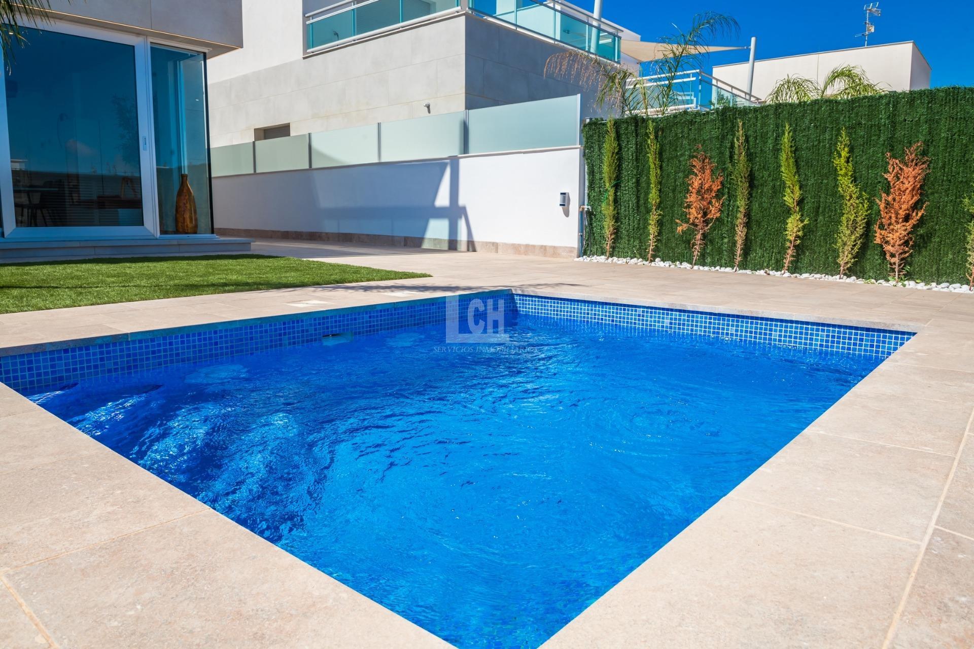For sale of villa in Los alcázares